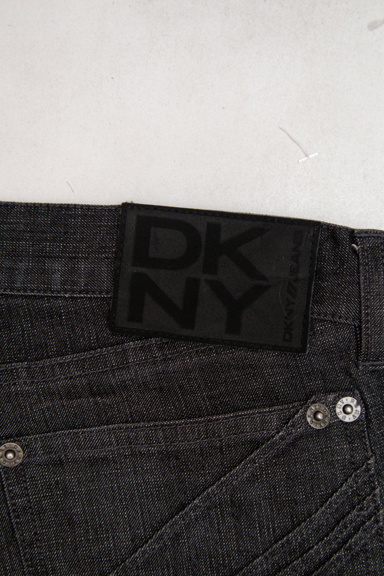 #180 DKNY grey wash jeans | c. 162 | size 8