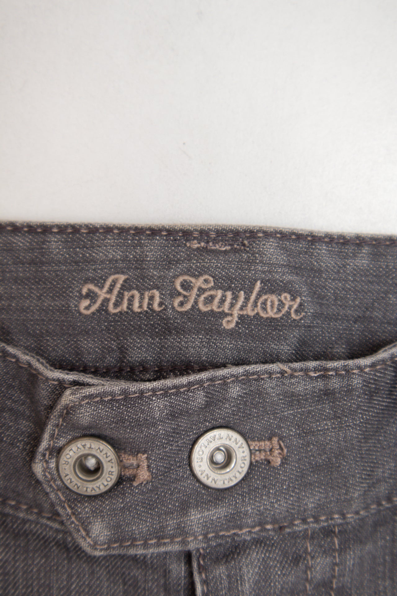 #183 Ann Taylor straight cut grey denim jeans | c. 162 | size 10