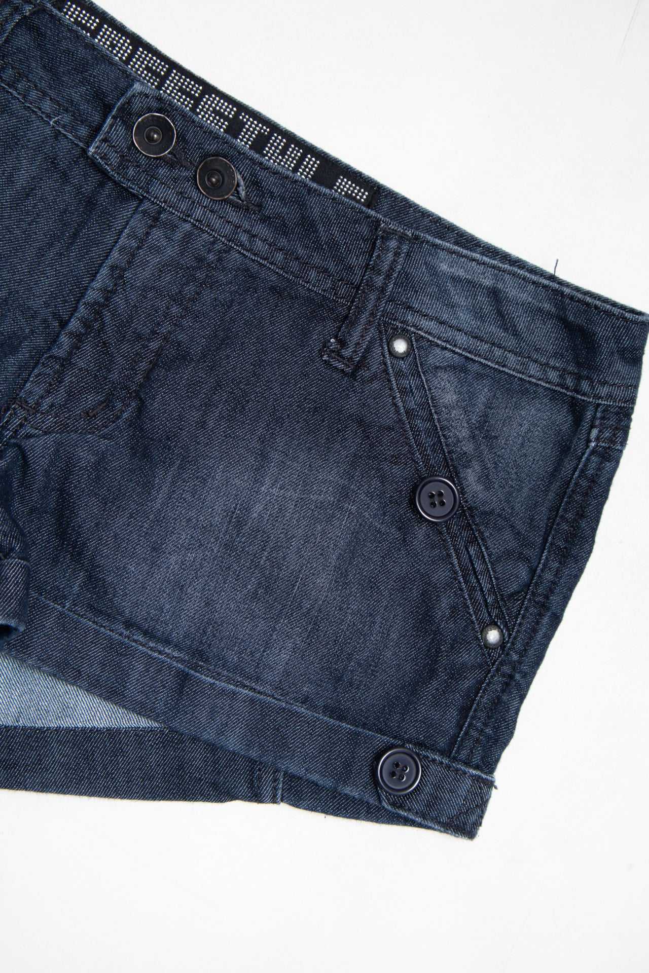 #215 Freestyle Revolution dark wash mini denim shorts | c. 162 | size 8