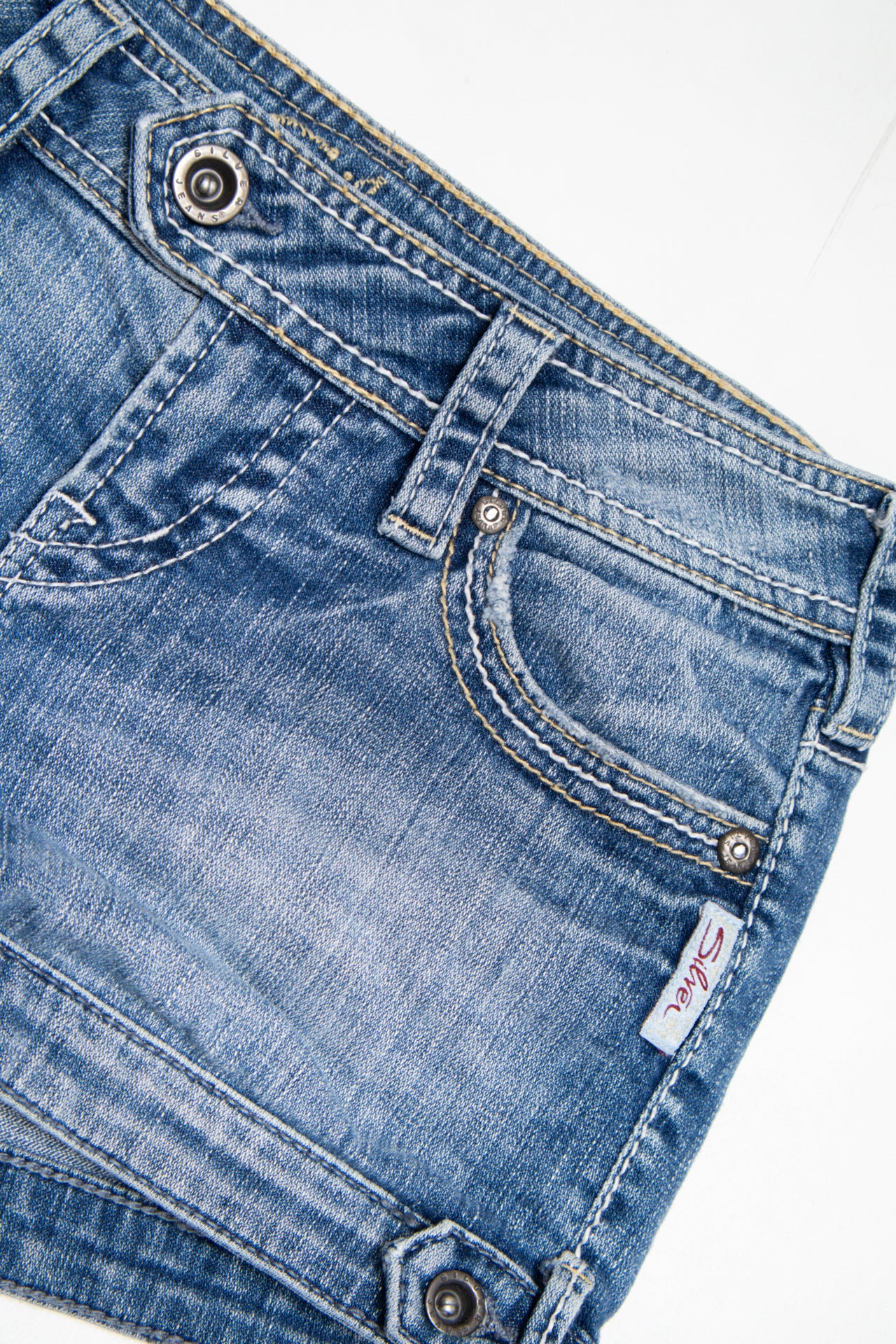 #219 Silver light wash denim mini shorts | c. 162 | size 6