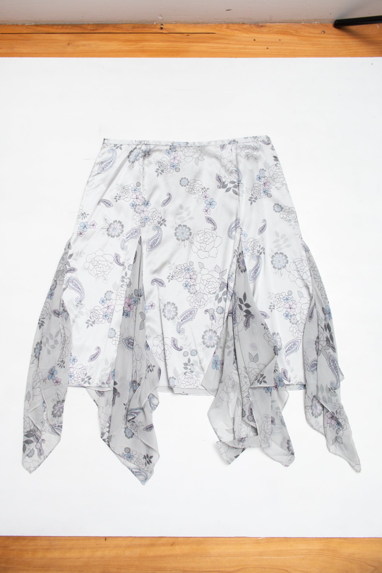 #106 paisley silk blend silver skirt | c. 162 | size 12/14