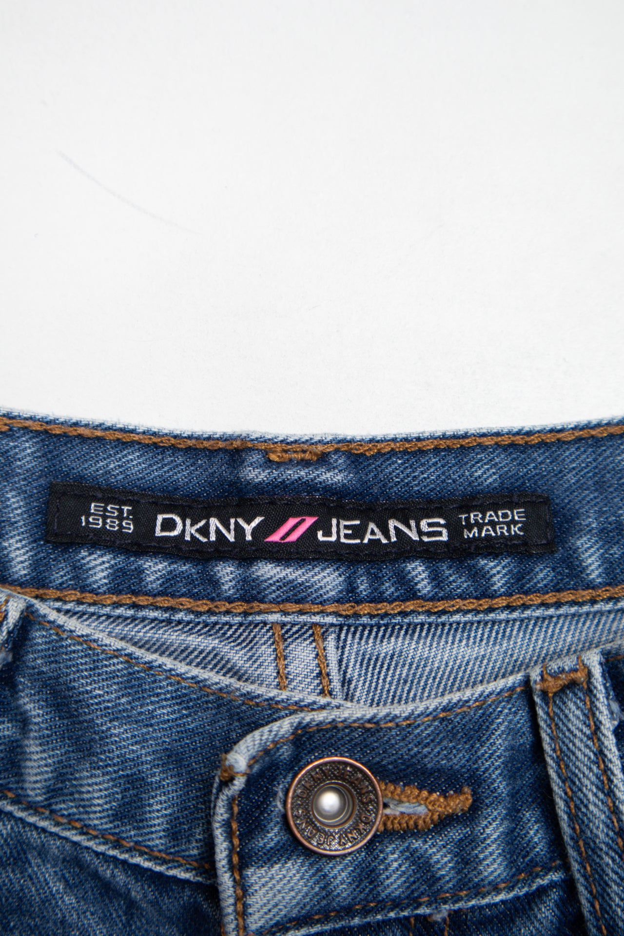 #189 DKNY high waisted denim shorts | c. 162 | size 4