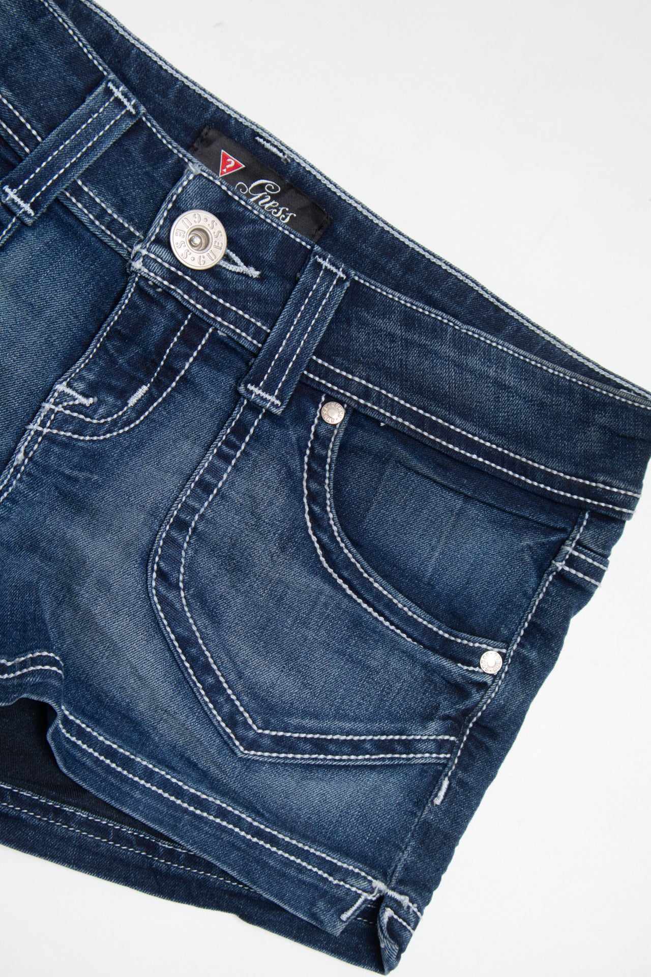 #190 Guess dark wash denim mini shorts | c. 162 | size 6