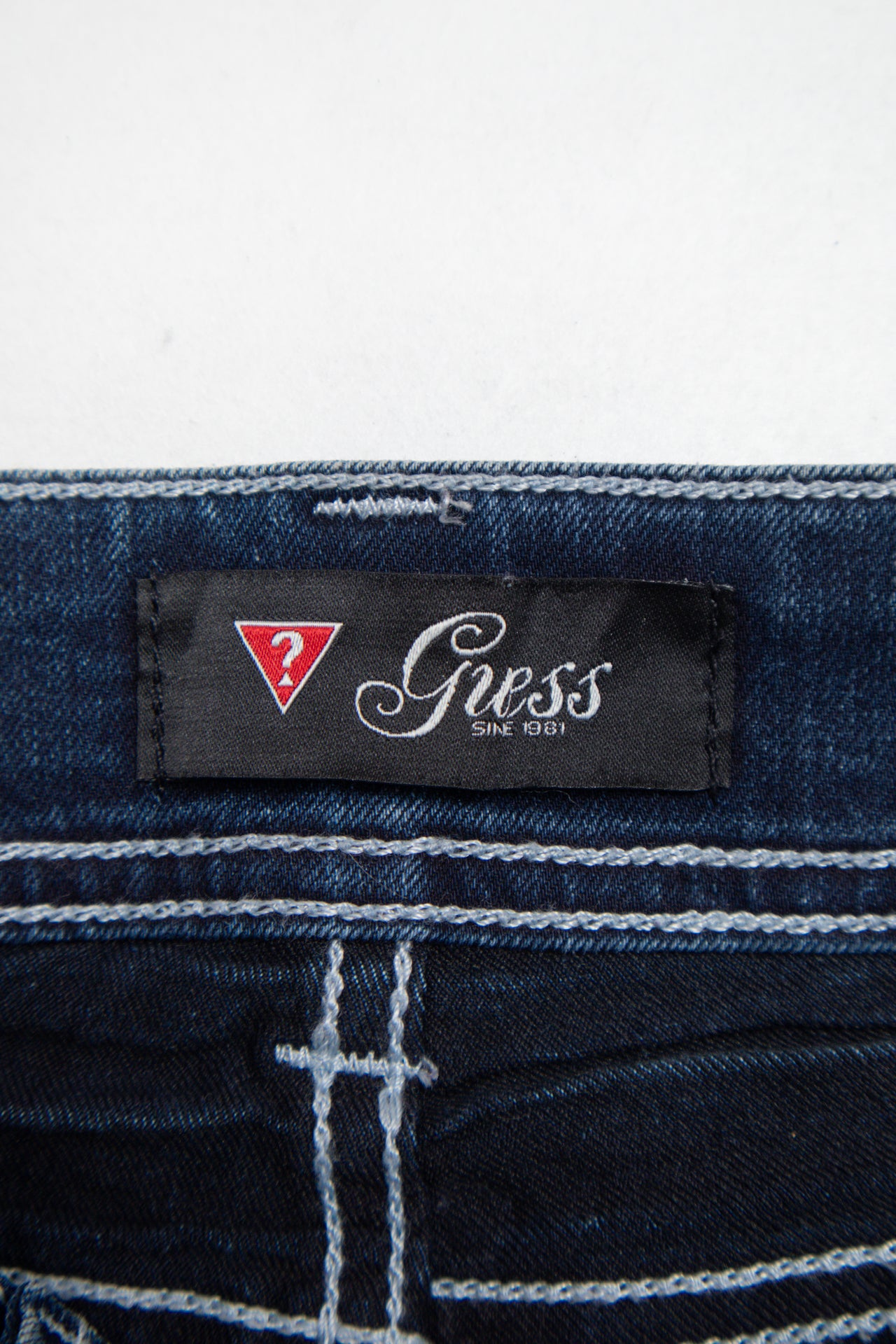 #190 Guess dark wash denim mini shorts | c. 162 | size 6