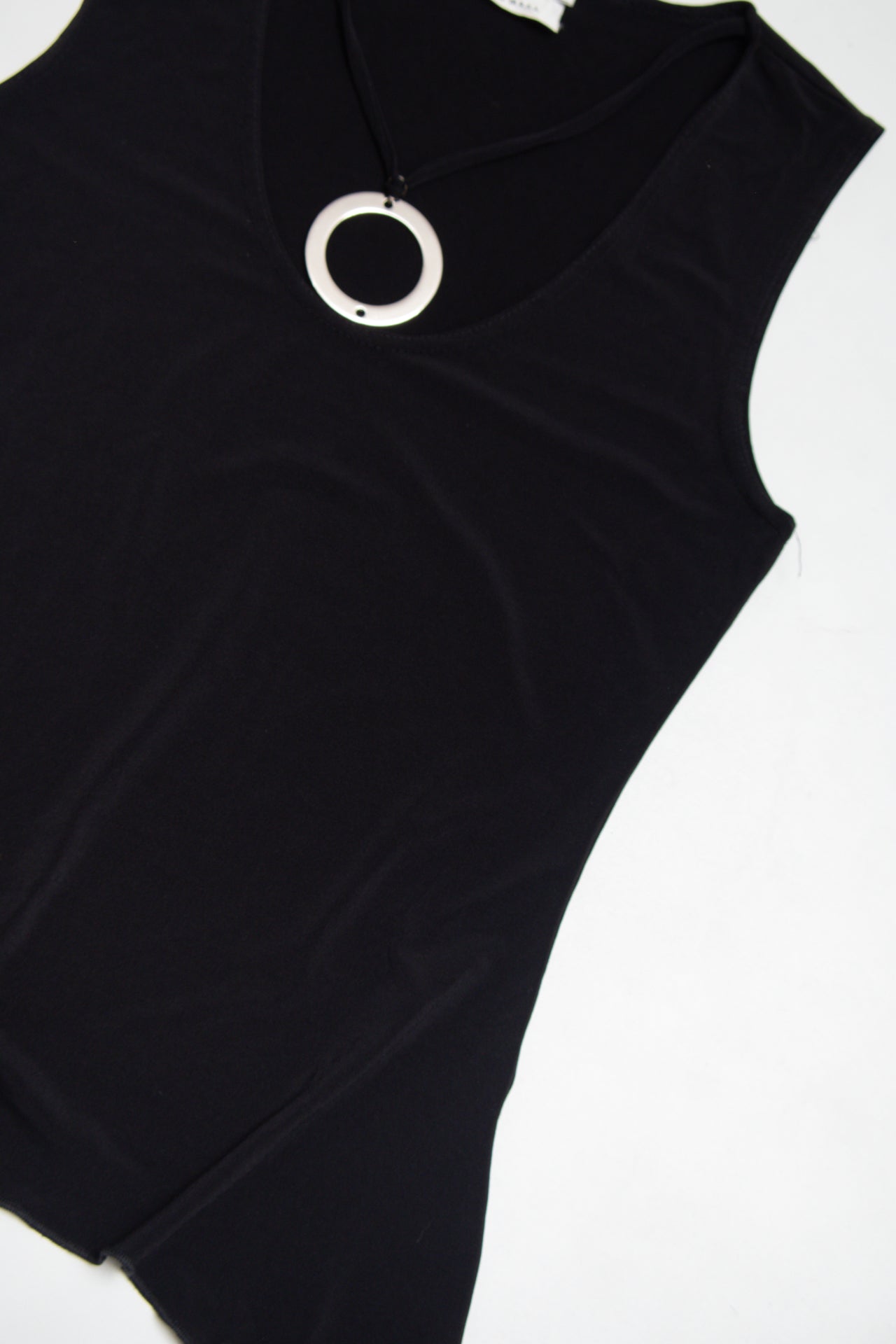 #215 Byer California ring detail tank | c. 163 | size 10