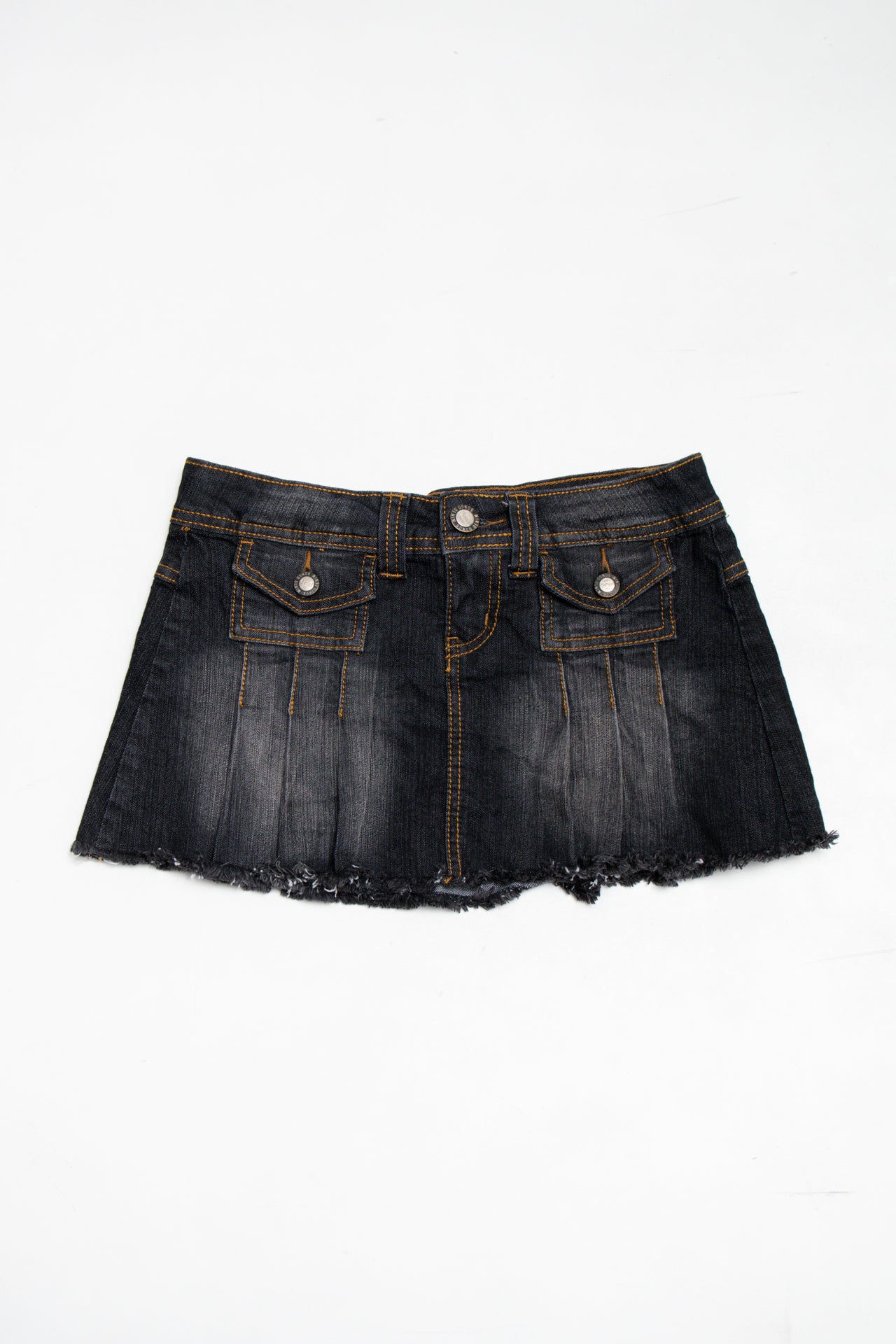 #10 Bongo pleated dark wash mini skirt | c. 164 | size 6