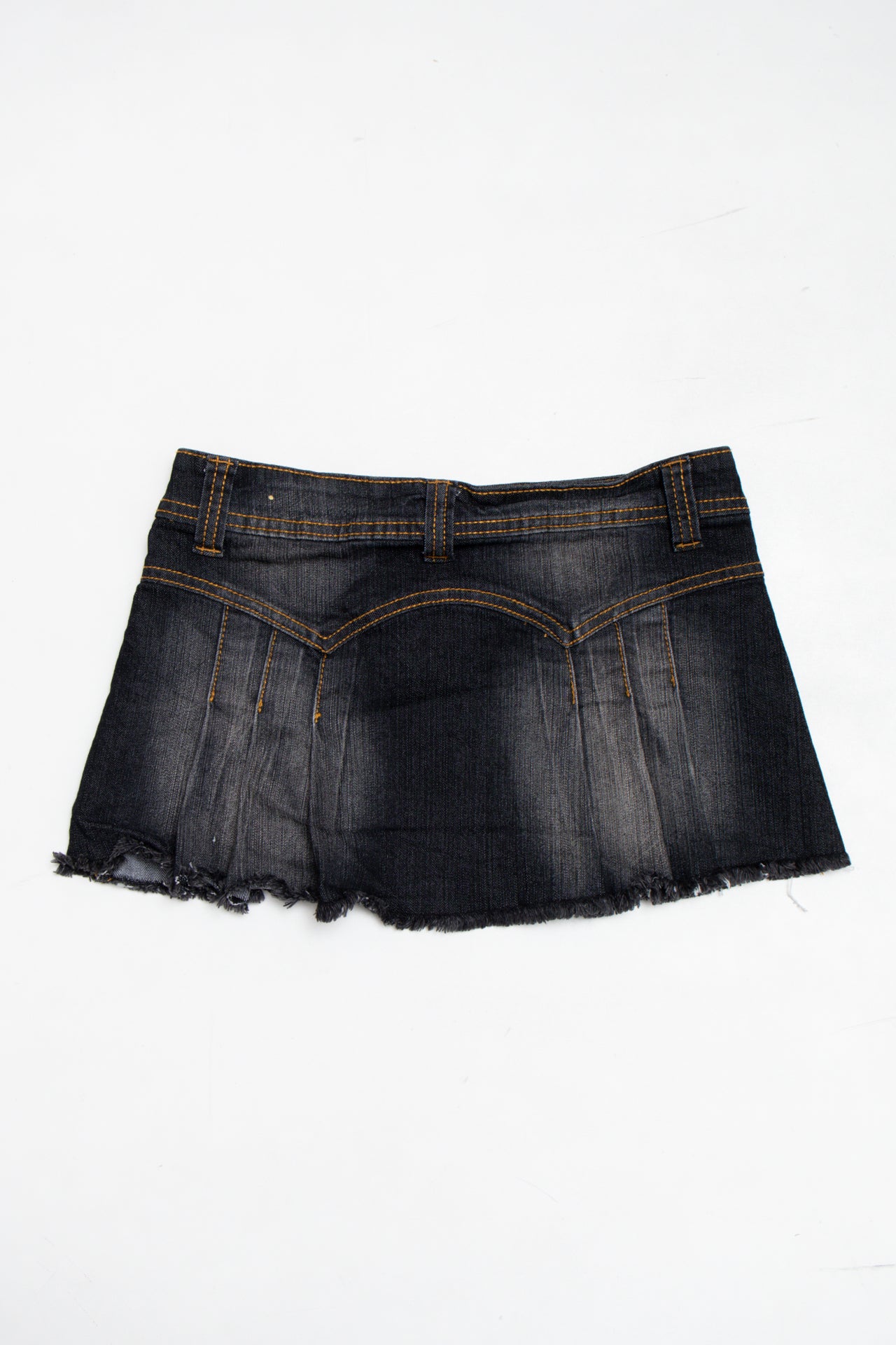 #10 Bongo pleated dark wash mini skirt | c. 164 | size 6