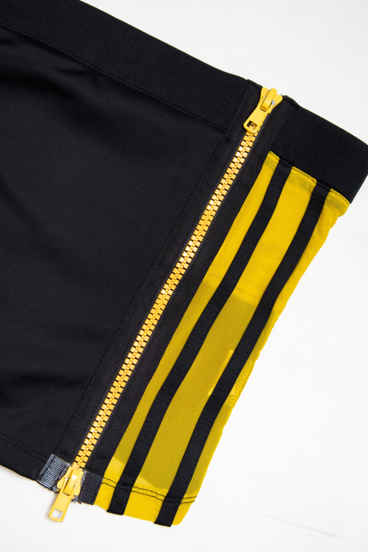 #57 Phard black/yellow zip up corset | c. 164 | size 6