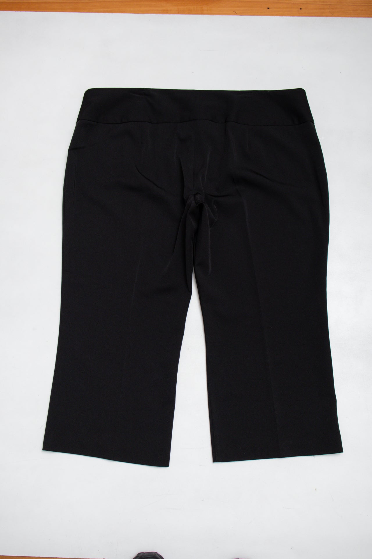 #123 Pagani black capri pants | c. 164 | size 16