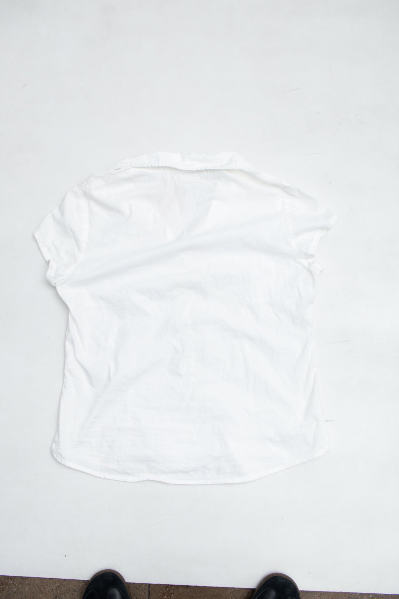 #32 Blue & Sea White Linen Tee | It's Britney Bitch | Size 12/14