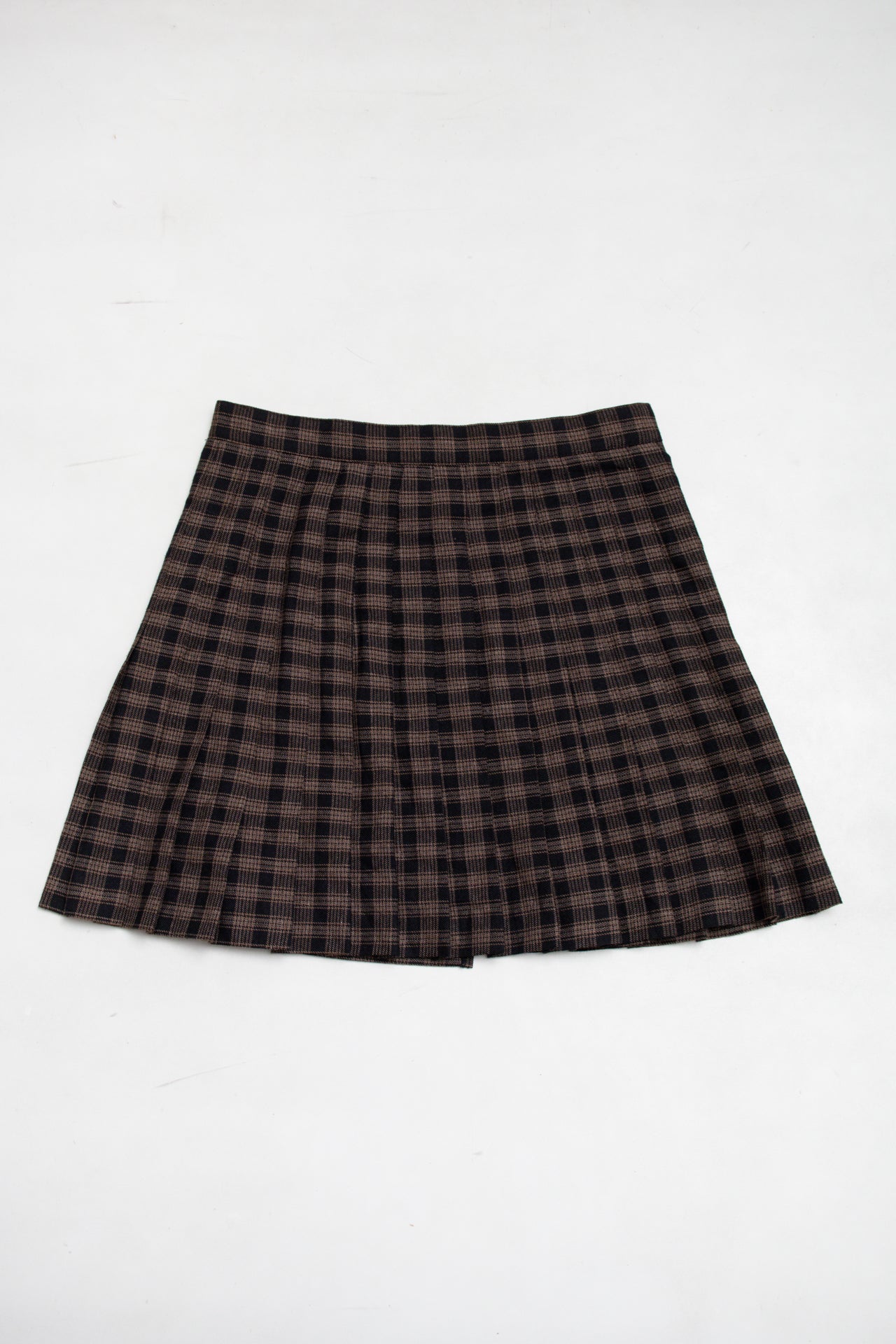#202 Eaton brown/black plaid pleated skirt | c. 164 | size 6/8