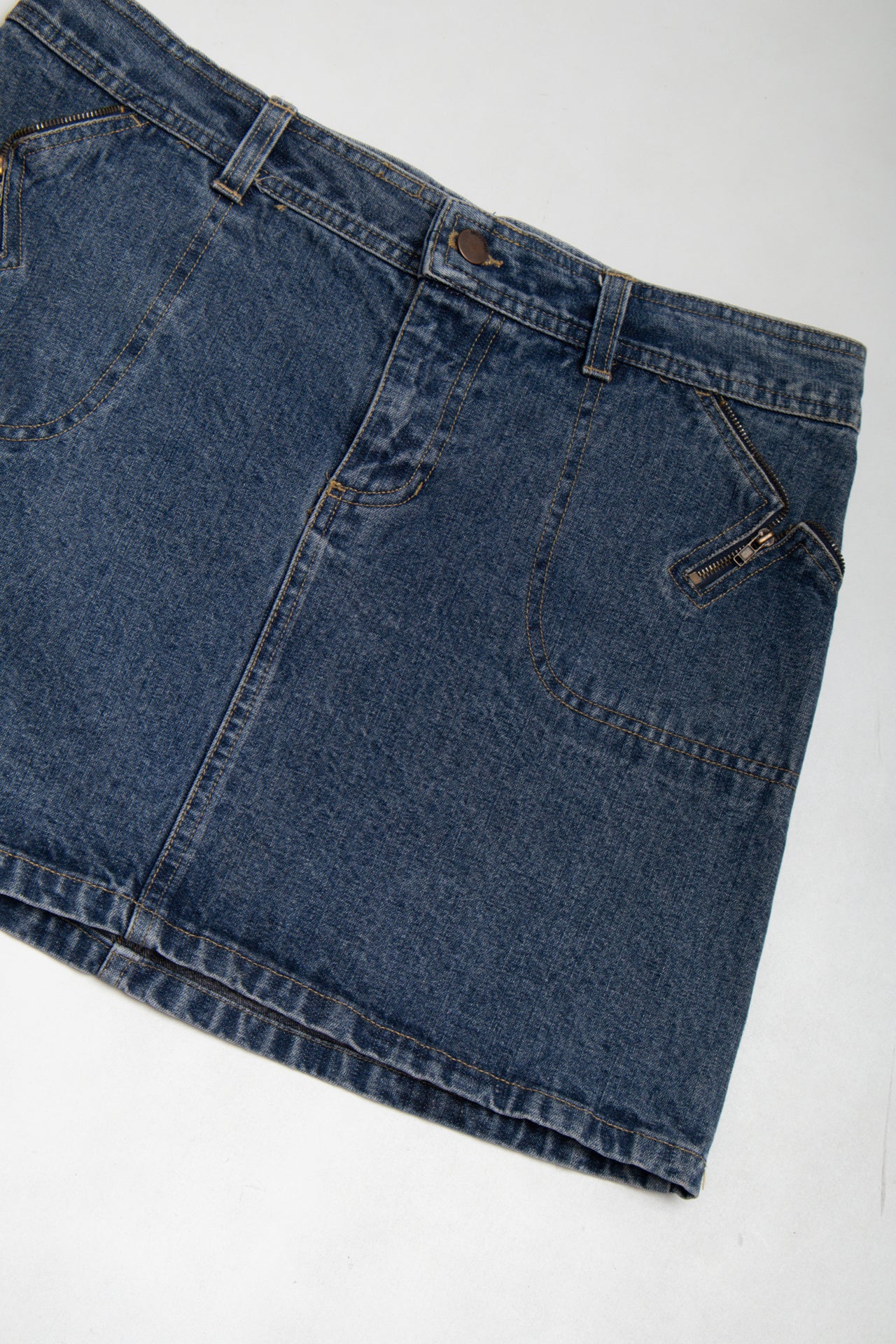 #257 statement zip denim skirt | c. 156 | size 8