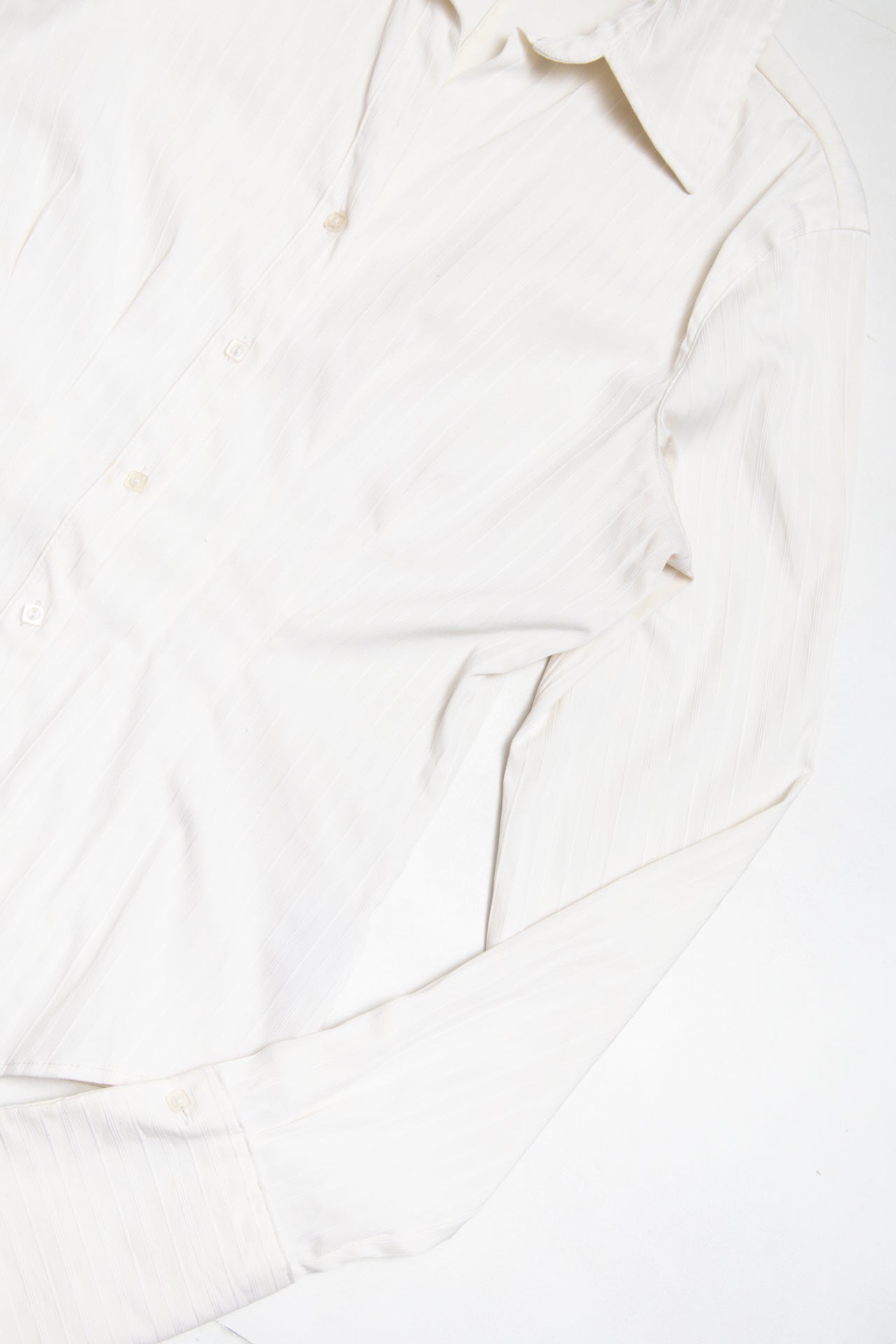 #64 Striped white mono-tone button up | c. 165 | size 8/10