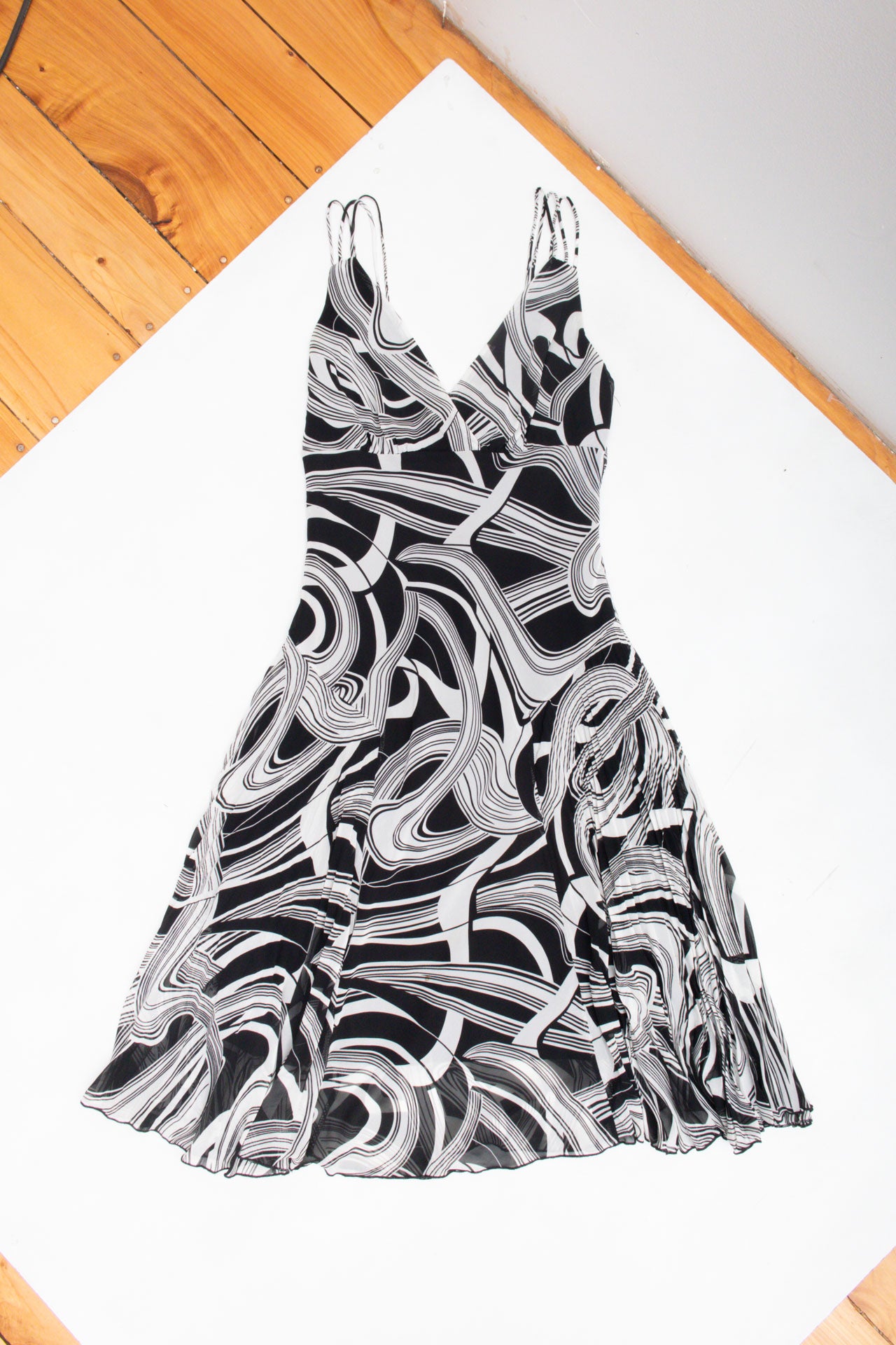 #81 Groovy Black and White Midi | Collection 140 | Size 8