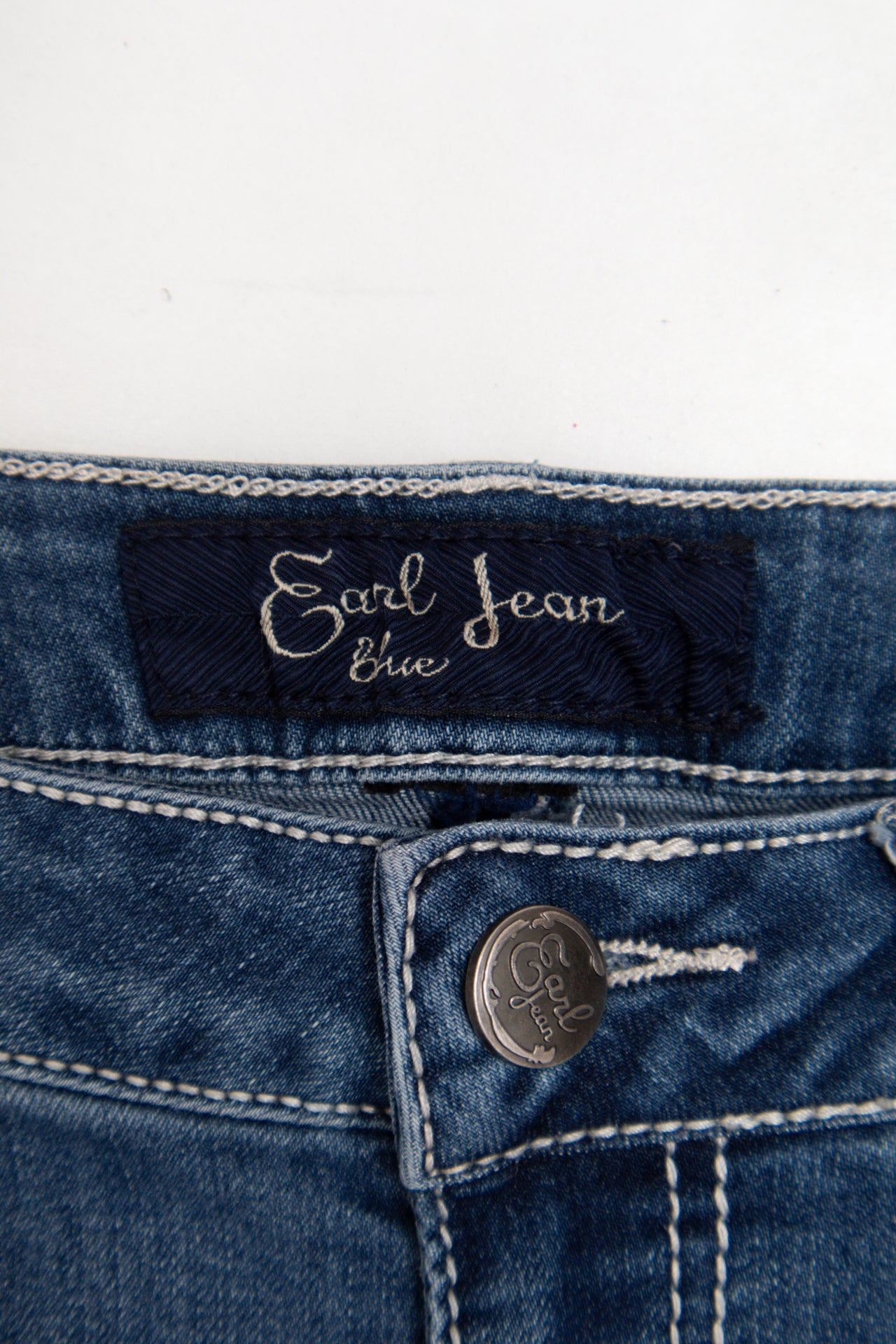 #77 Early Jean embroidered rhinestoned jeans | c. 165 | size 6