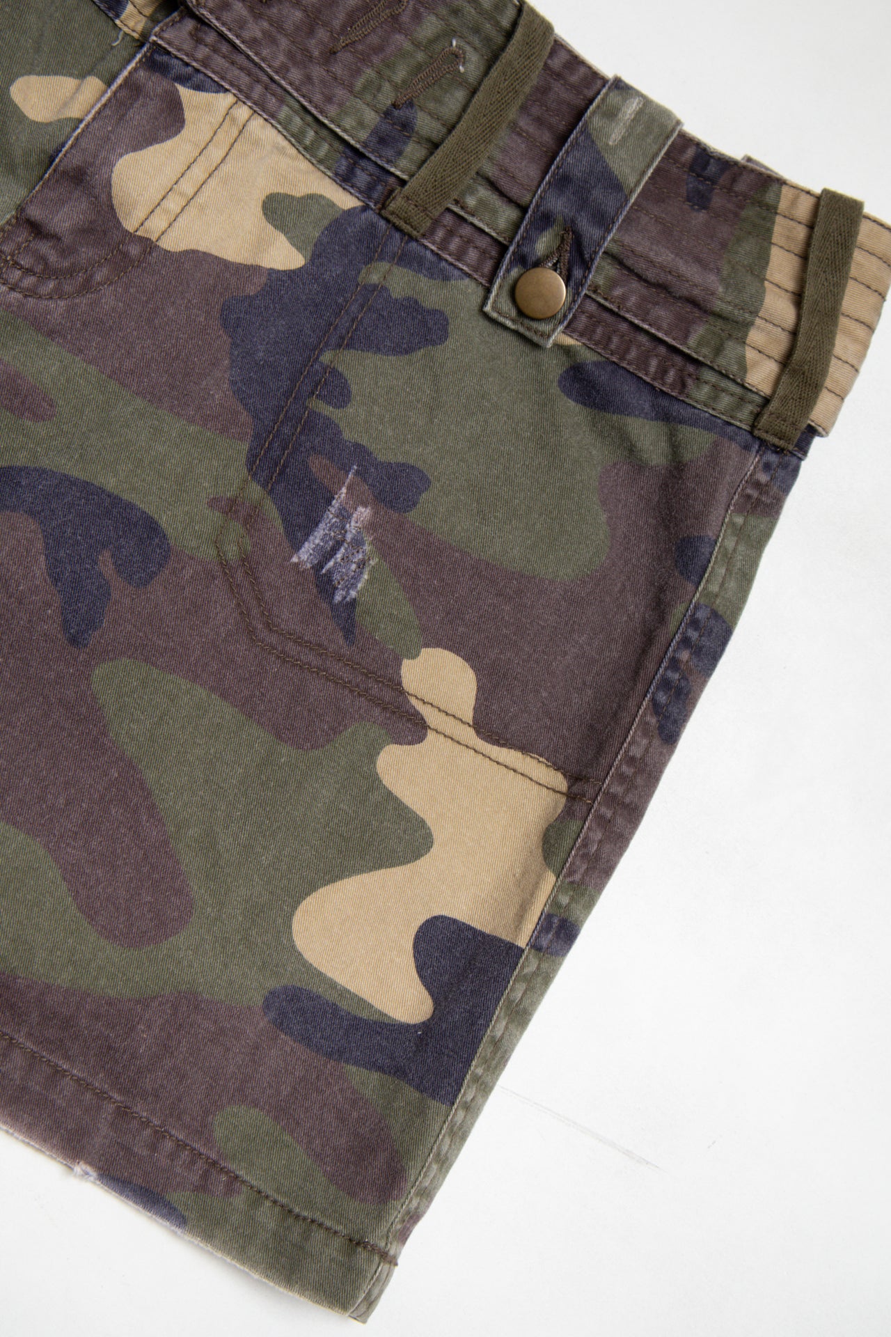 #106 Moda International camo mini skirt | c. 165 | size 10