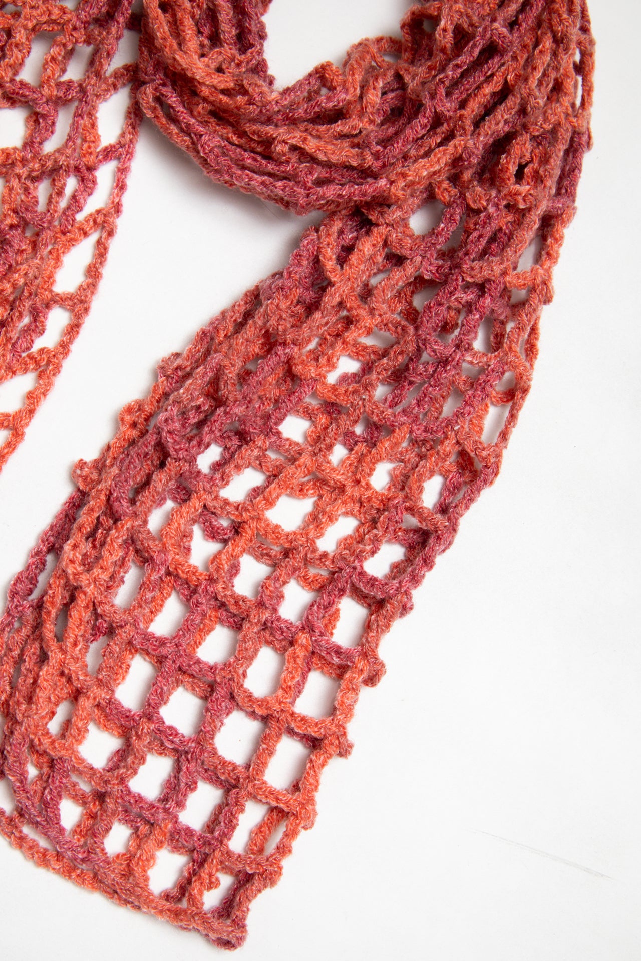 #112 Coral open knit scarf | c. 165