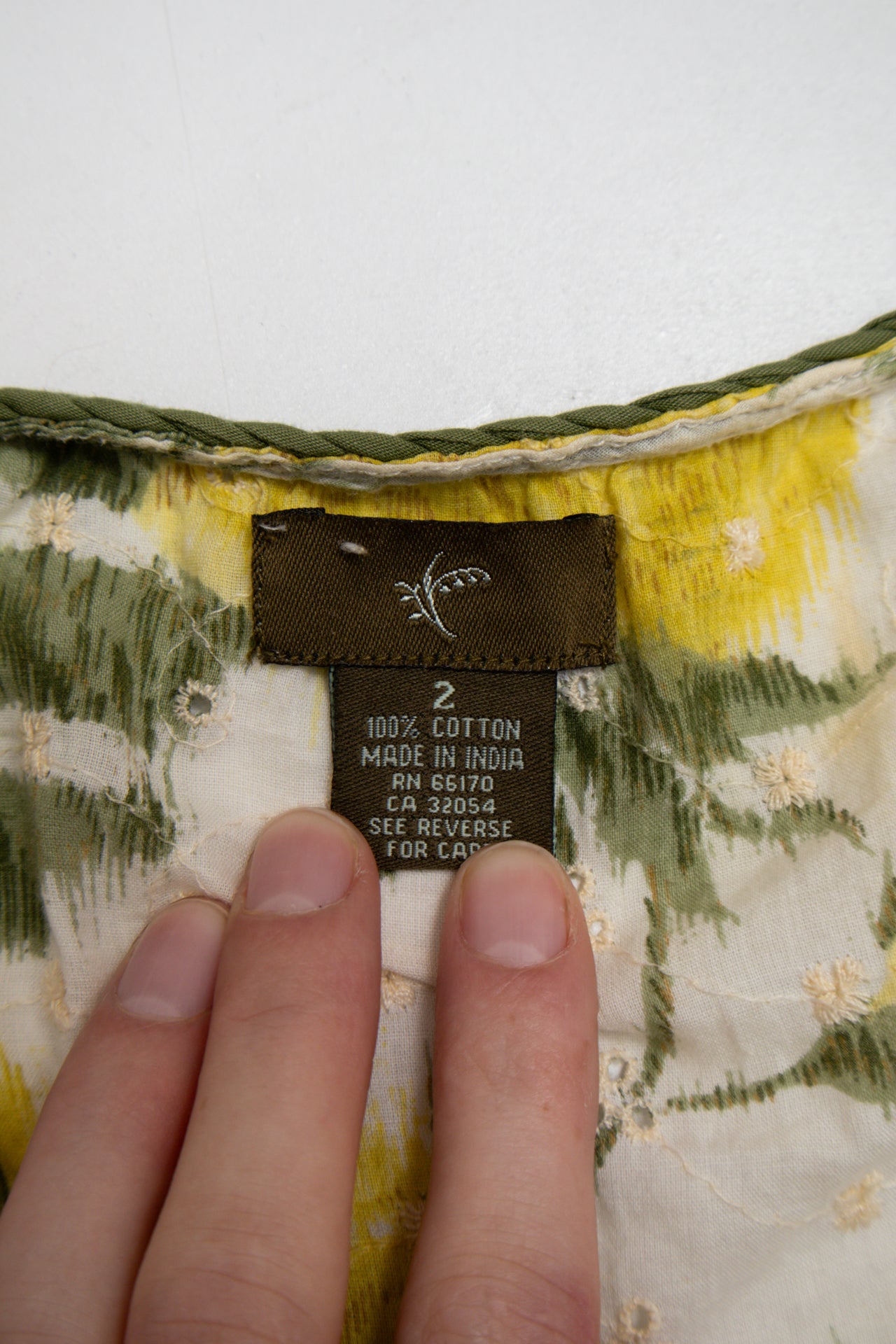 #147 cotton lemon print top | c. 165 | size 8