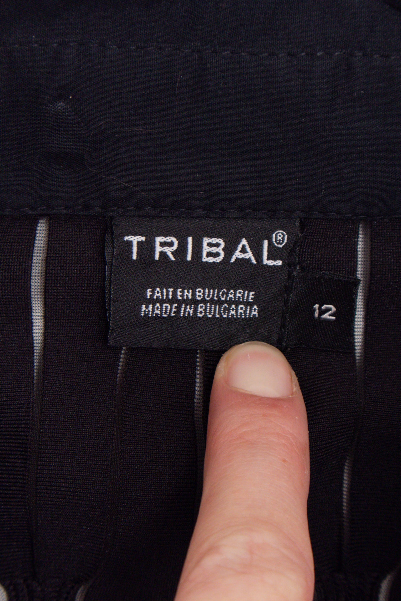 #154 tribal black zip up blouse | c. 165 | size 12