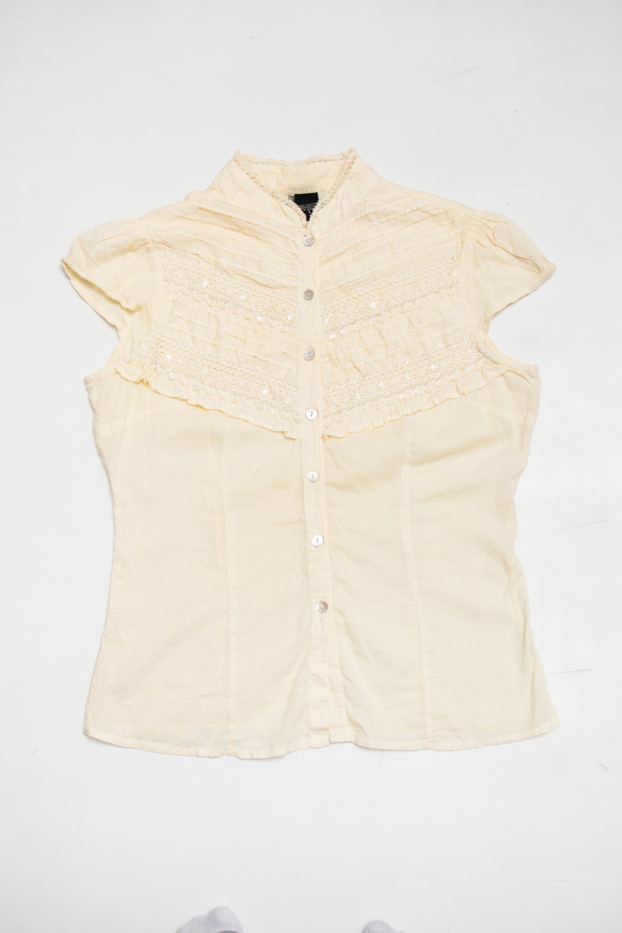 #188 Passport butter yellow cotton button up | c. 165 | size 8