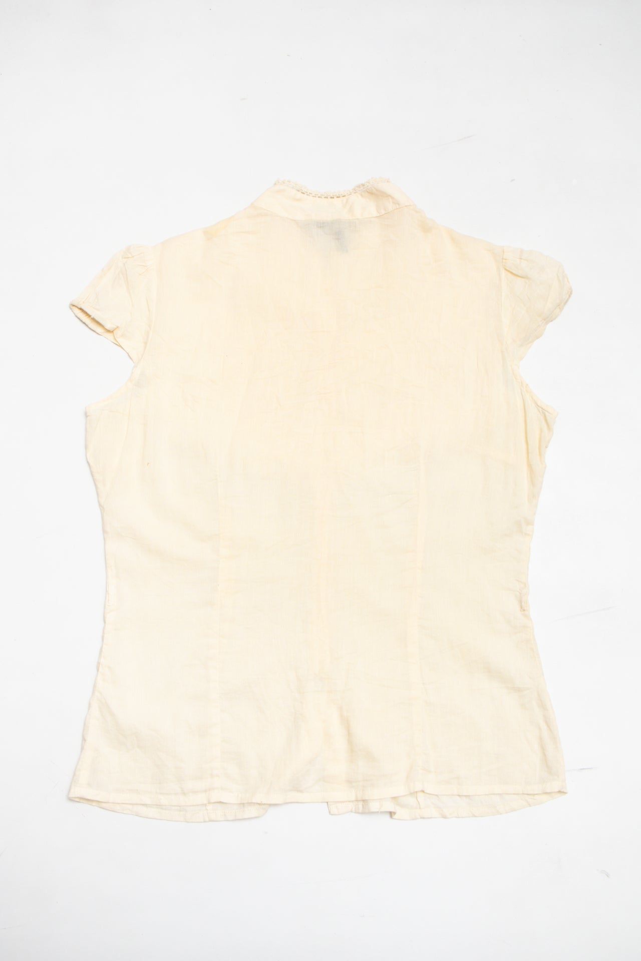 #188 Passport butter yellow cotton button up | c. 165 | size 8