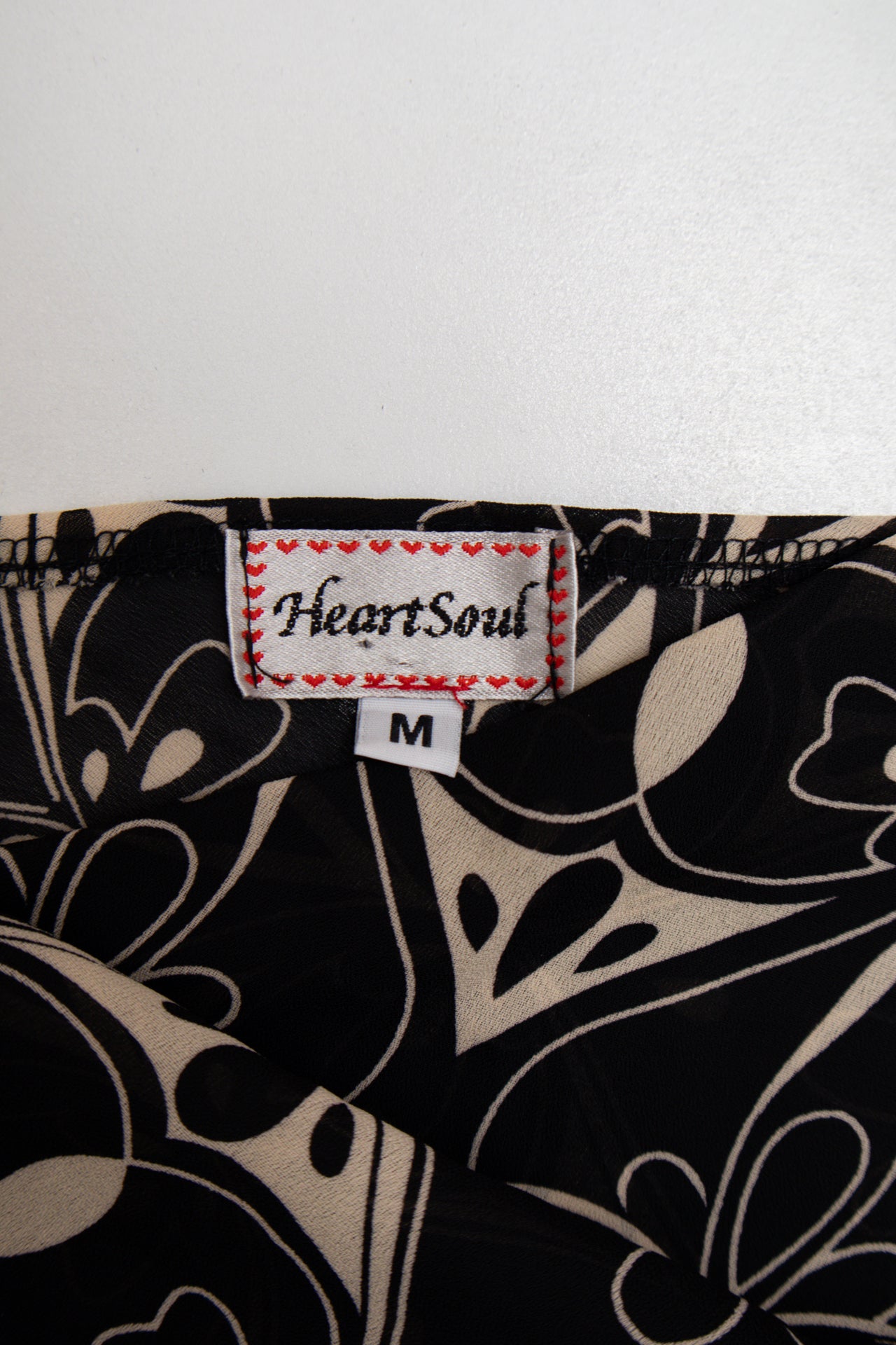 #194 Heart Soul graphic print flared sleeve top | c. 165 | size 10