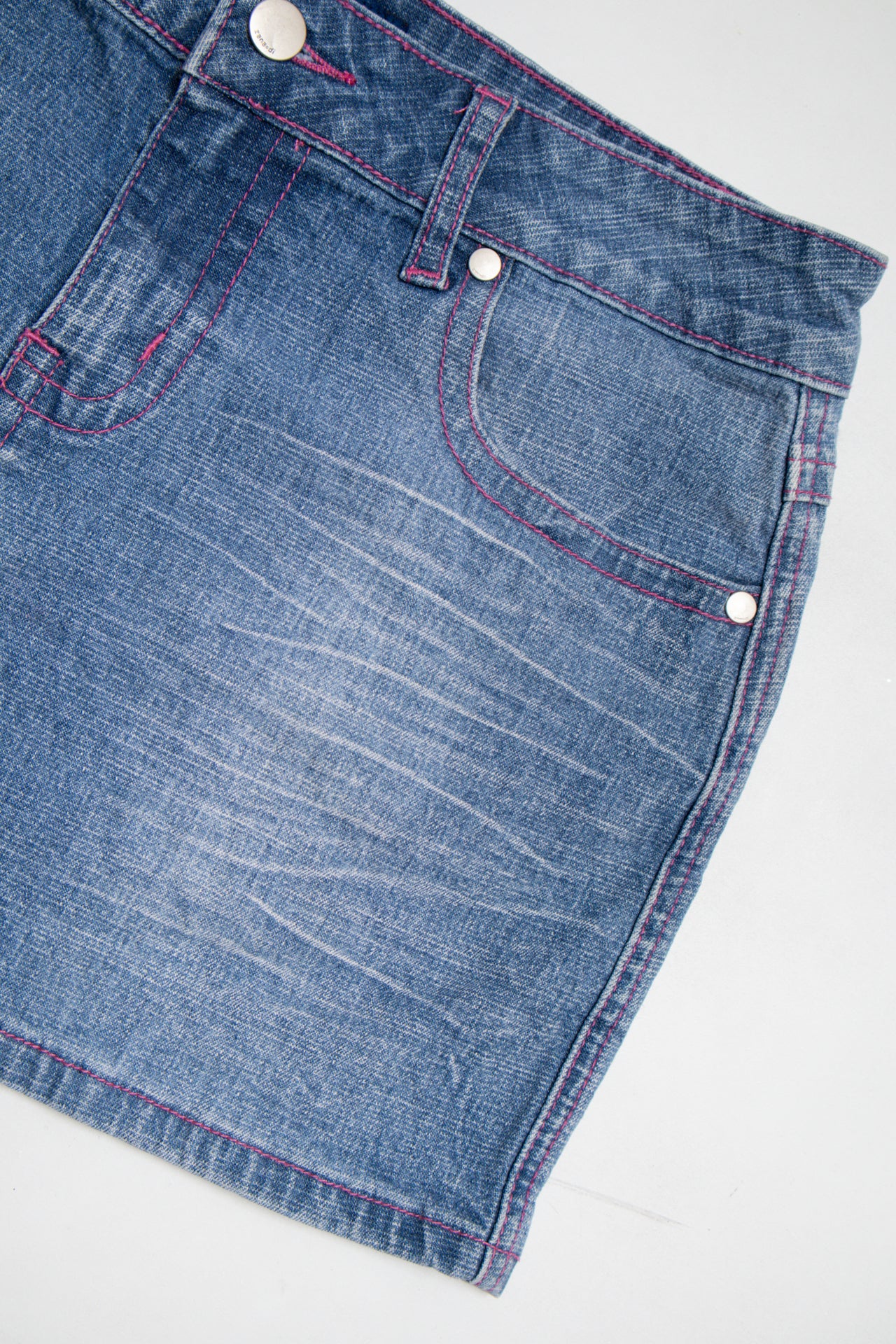 #200 Zana Di pink stitch mini denim skirt | c. 165 | size 8