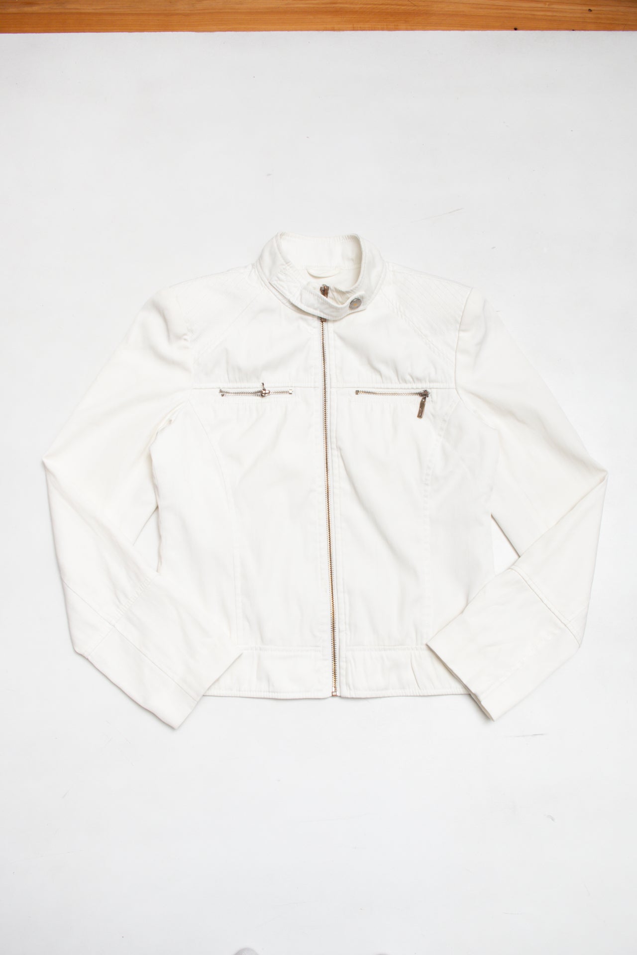 #210 Amisu white fitted biker style jacket | c. 165 | size 8