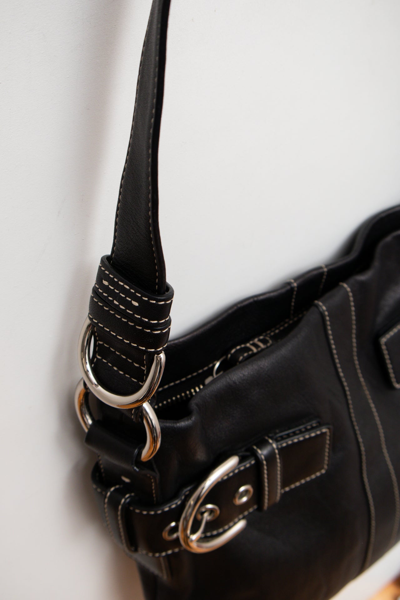 #236 Coach black leather shoulder bag | c. 165