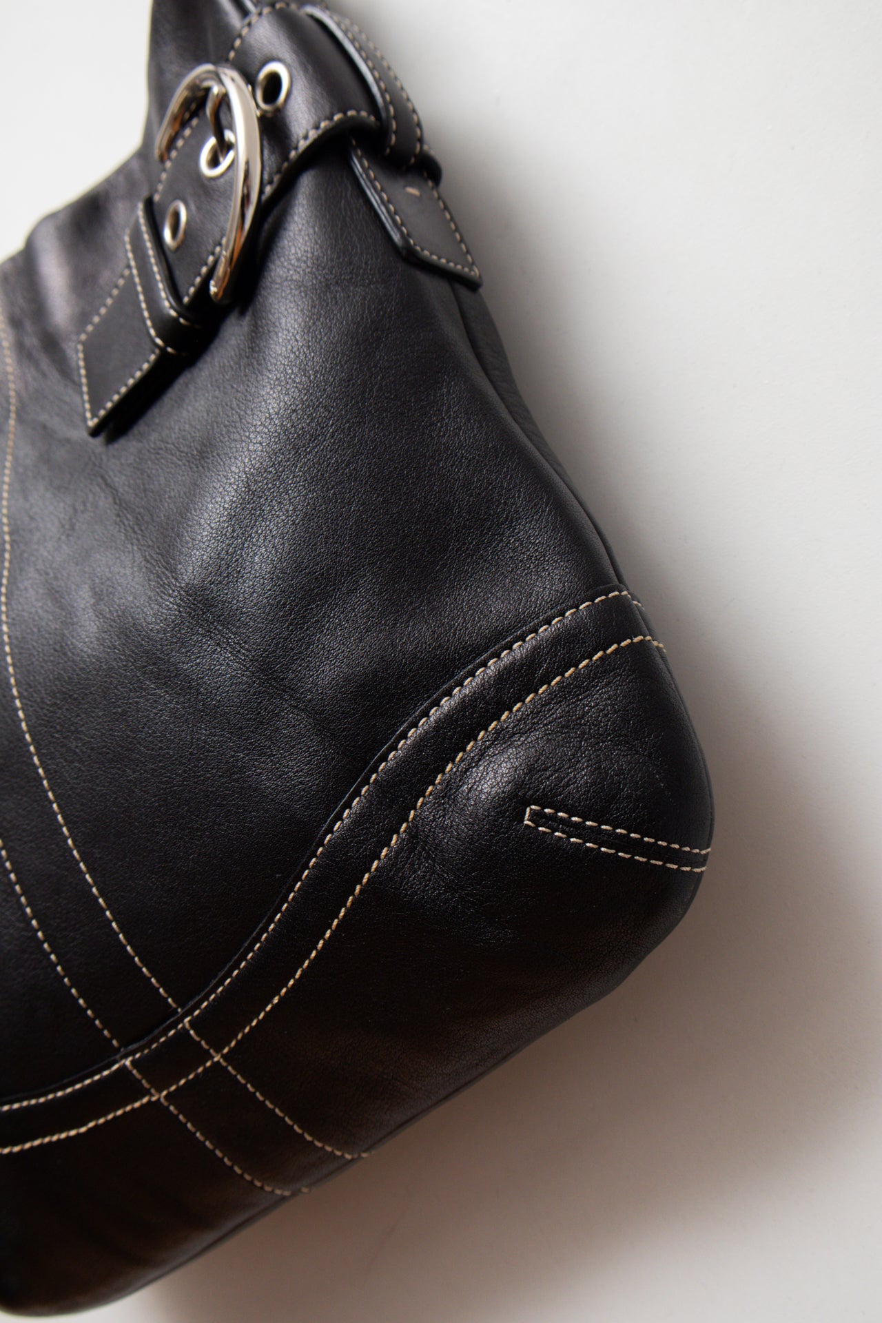 #236 Coach black leather shoulder bag | c. 165