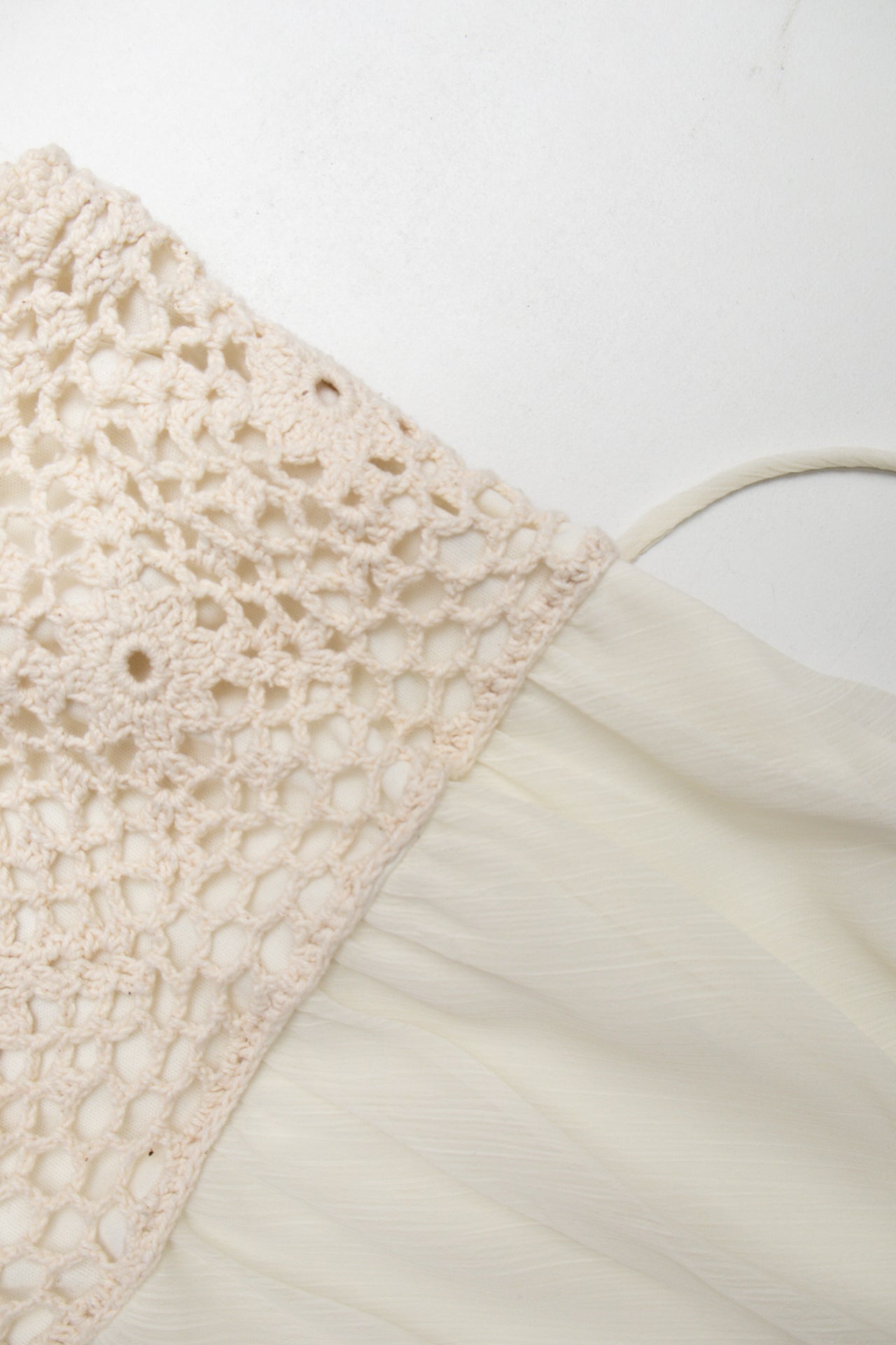 #16 Cream crochet sheer flowy cami | Size 10 | C. 152