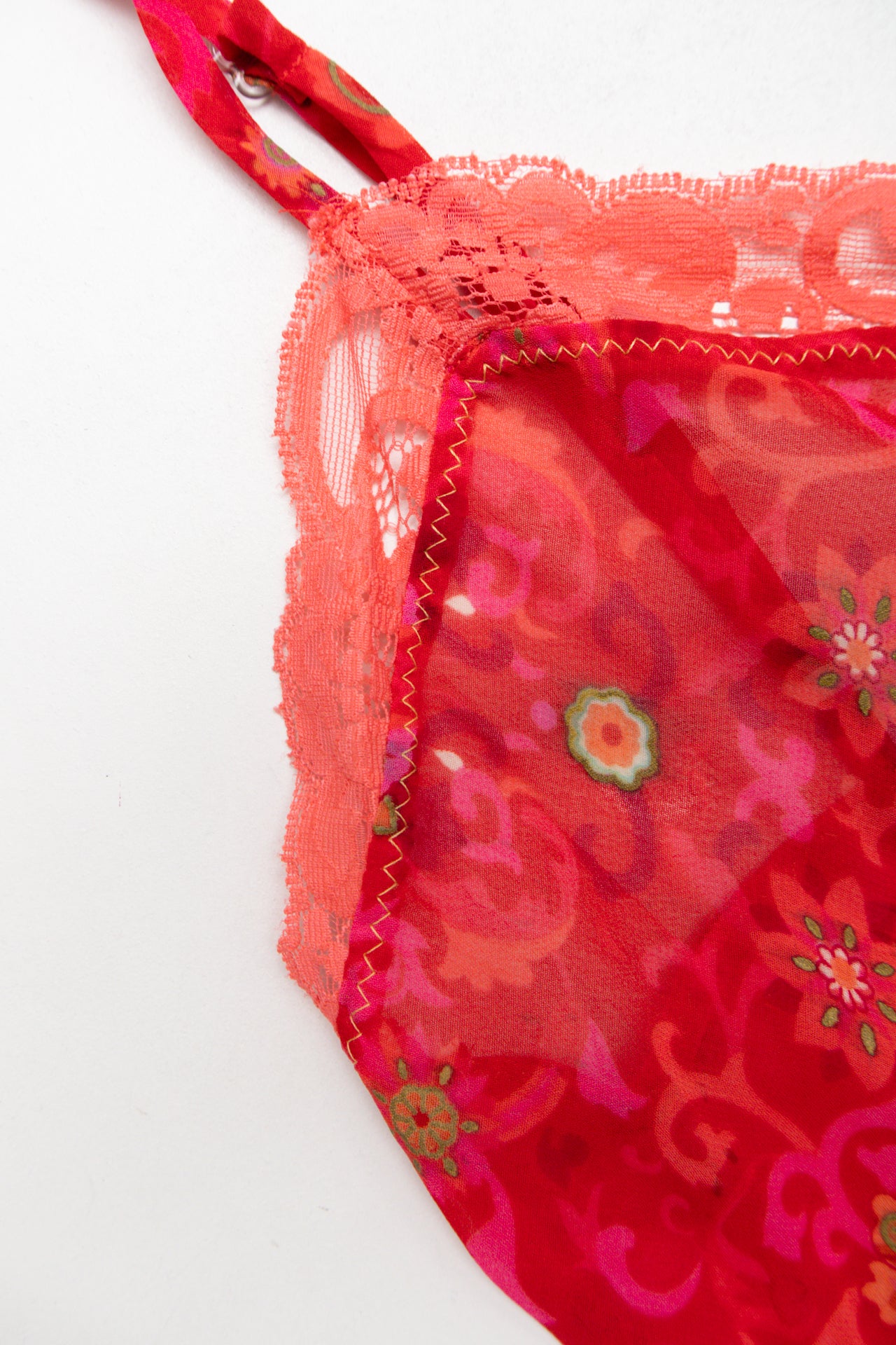 #19 Y2K Sheer pattern cami w lace trim | Size 8 | C. 152