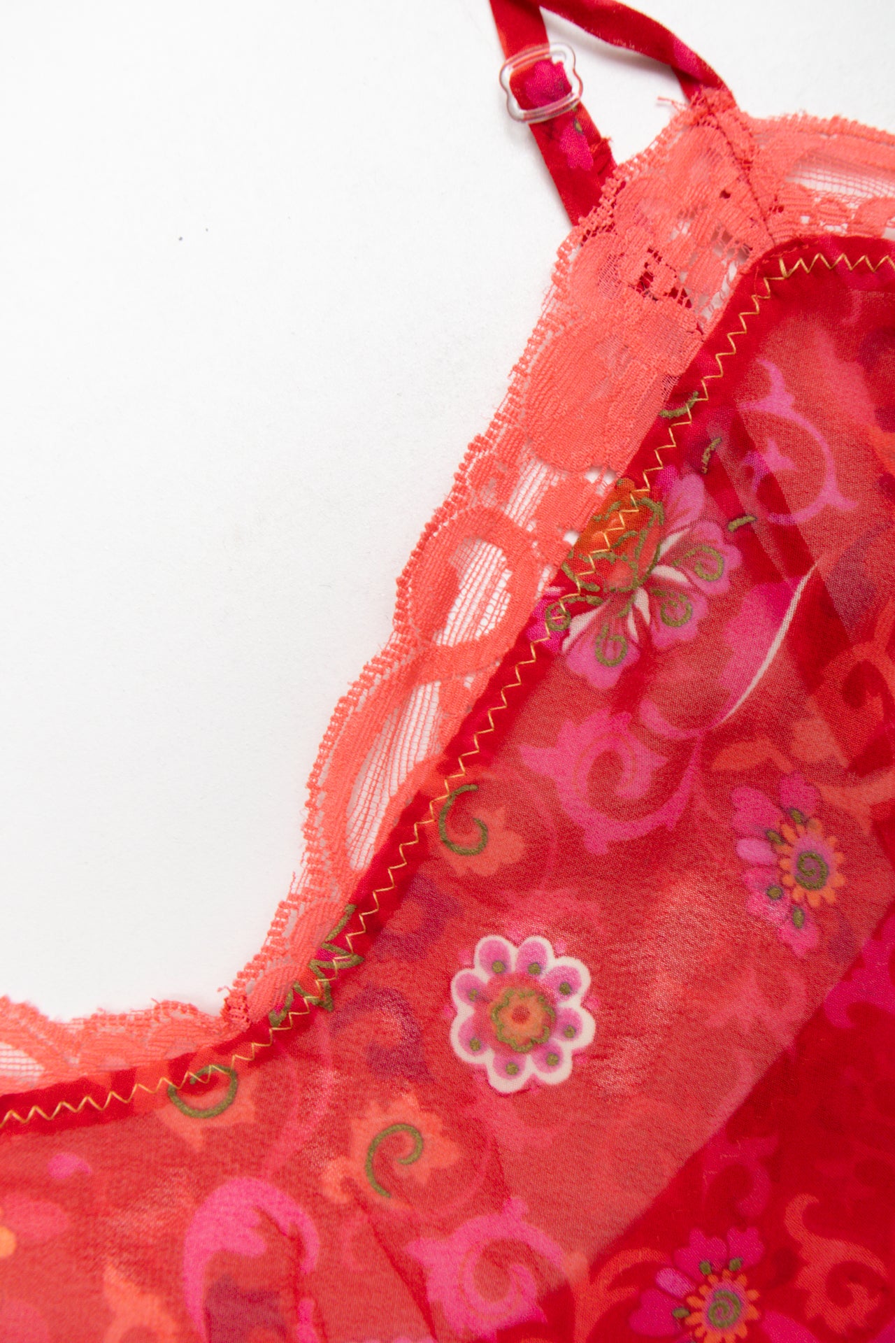 #19 Y2K Sheer pattern cami w lace trim | Size 8 | C. 152