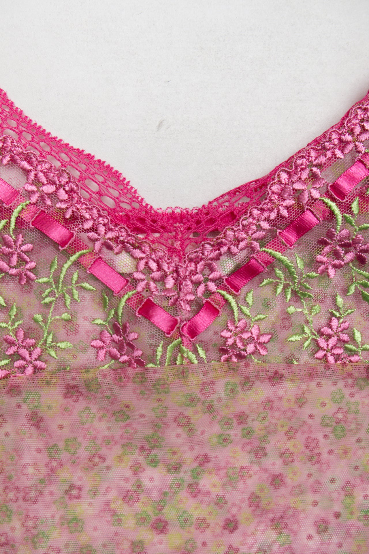 #23 Victoria's Secret Floral mesh lace embroidered cami | Size 10| C. 152