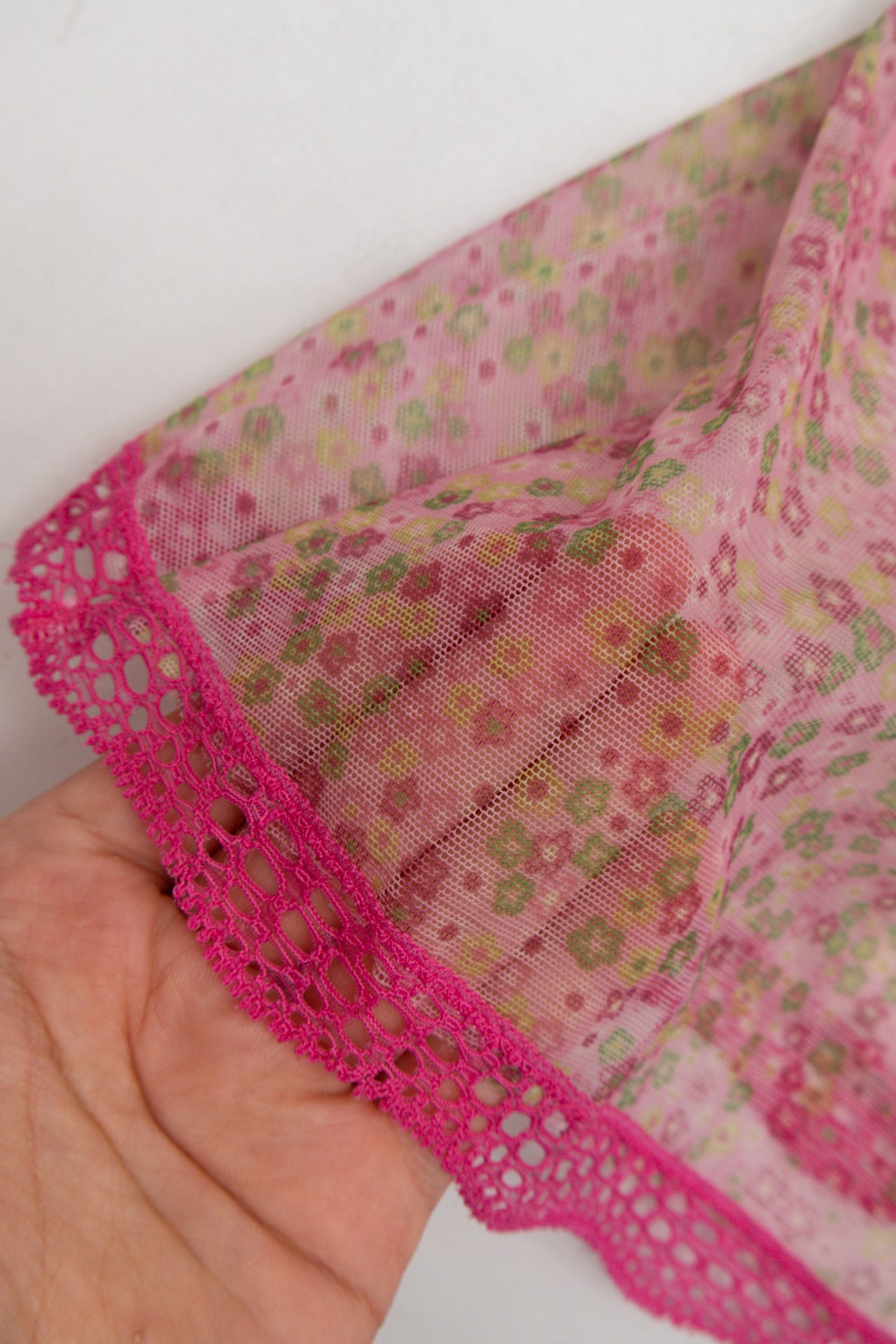 #23 Victoria's Secret Floral mesh lace embroidered cami | Size 10| C. 152