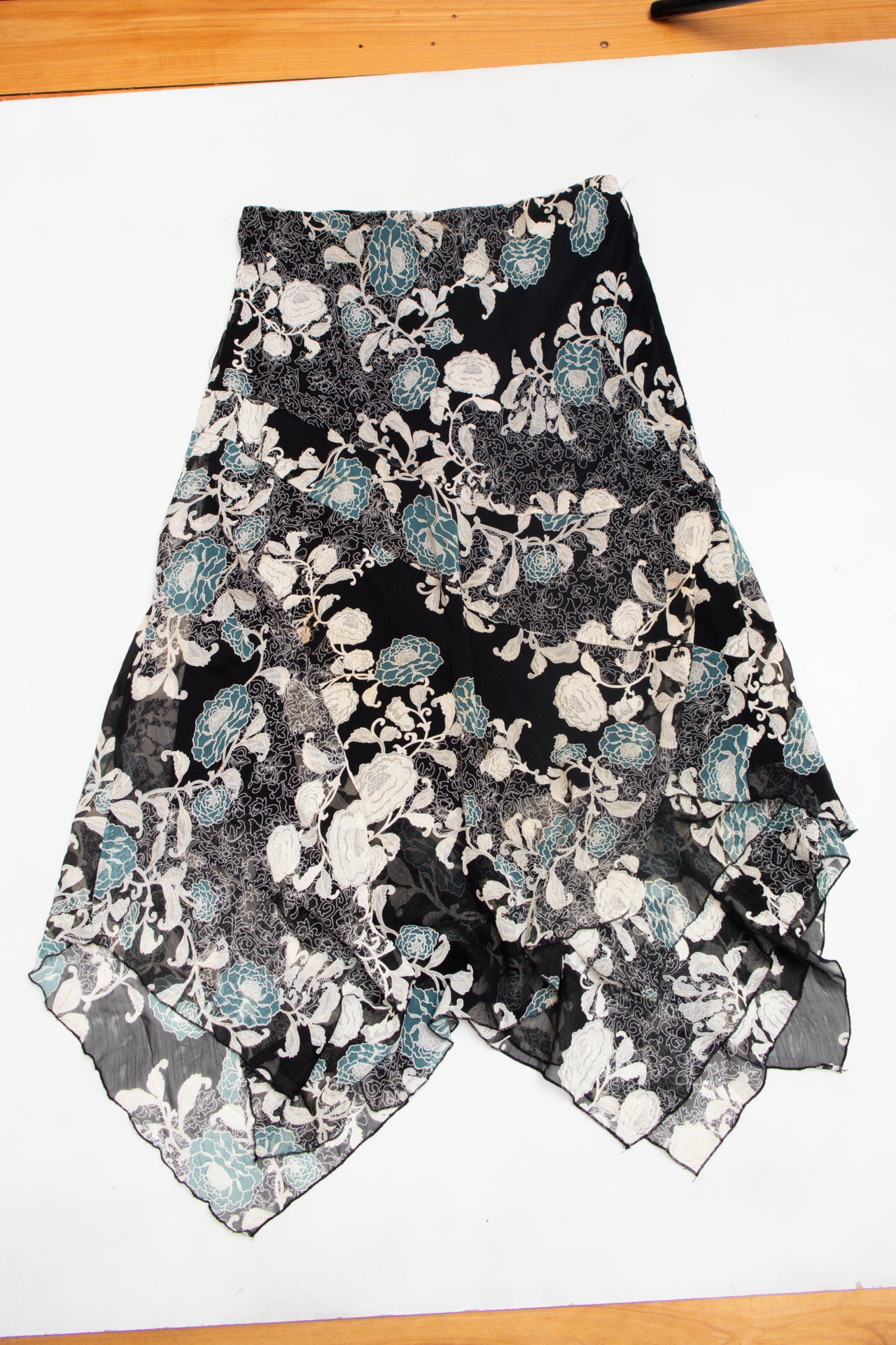 #136 Lunda floral mesh skirt | c. 158 | size 12/14