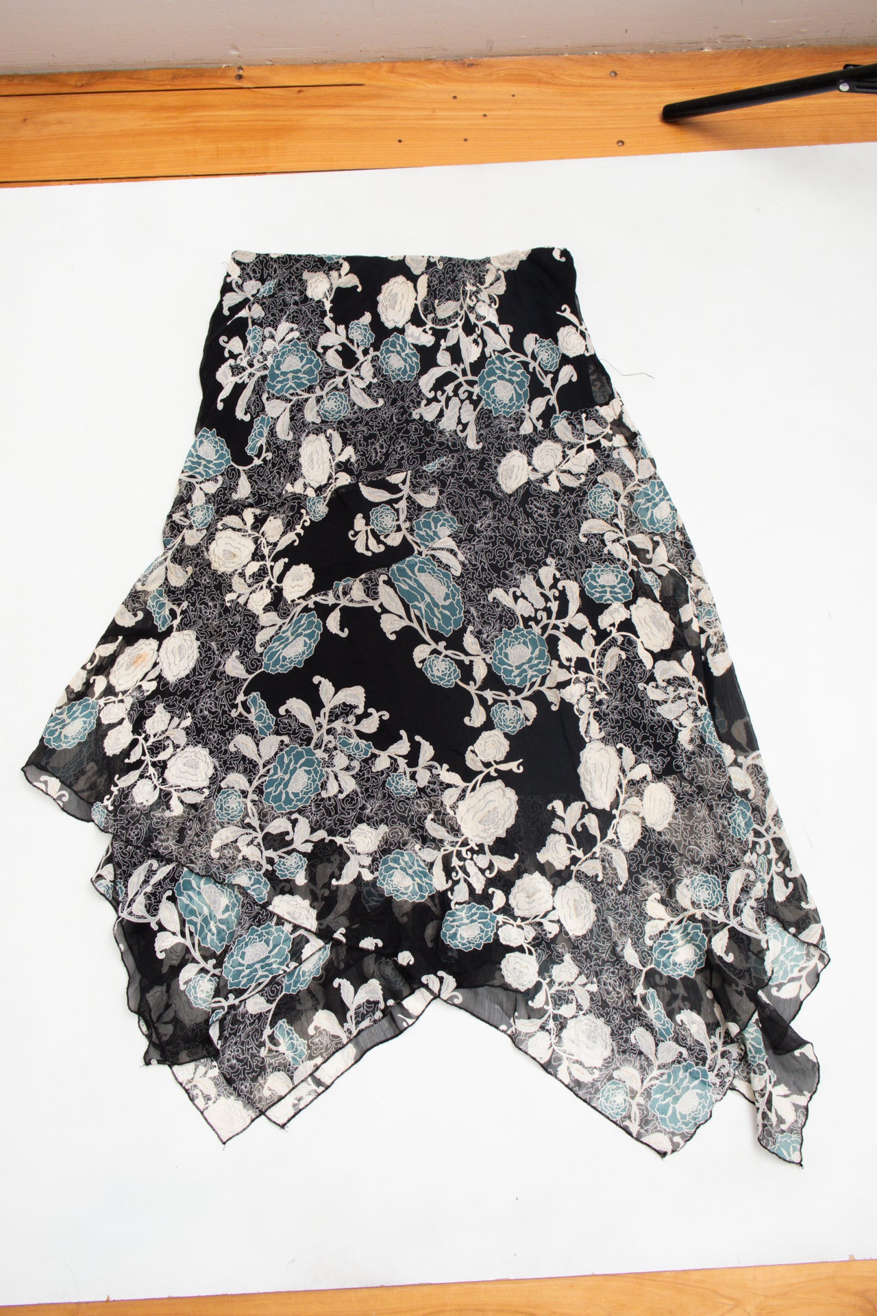 #136 Lunda floral mesh skirt | c. 158 | size 12/14