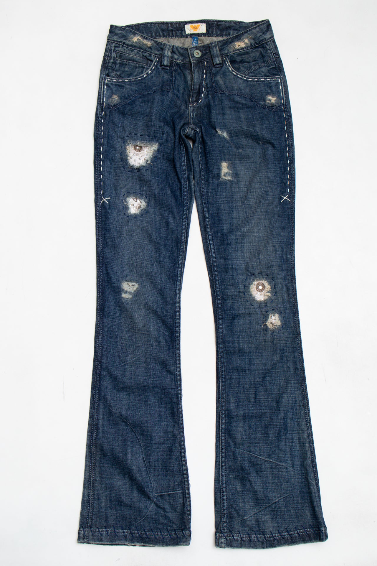 #165 Antik embroidered distressed jeans | c. 158 | size 6
