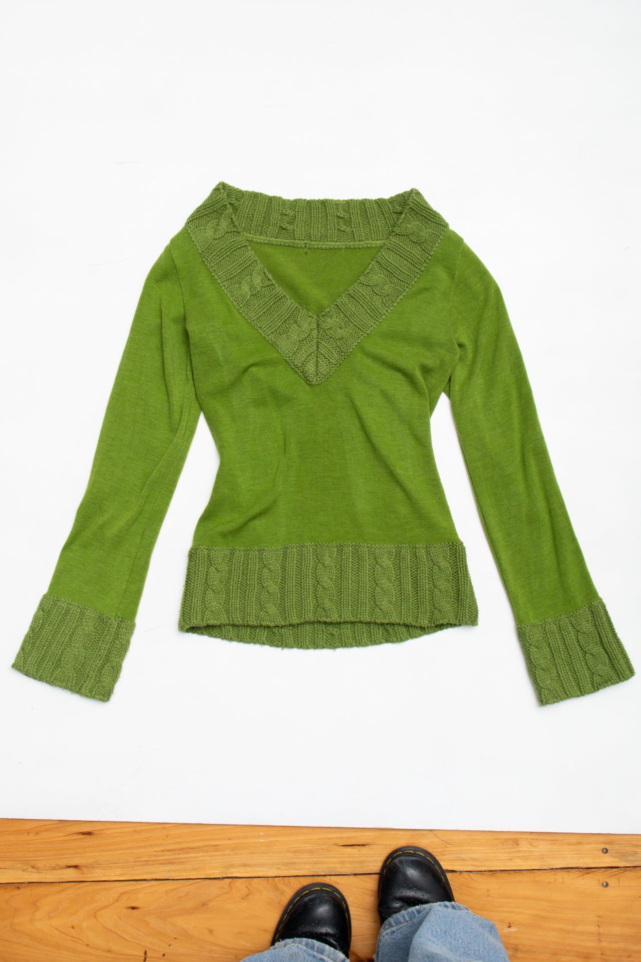 #86 Green V-Neck knit  | Size 12 | C. 152
