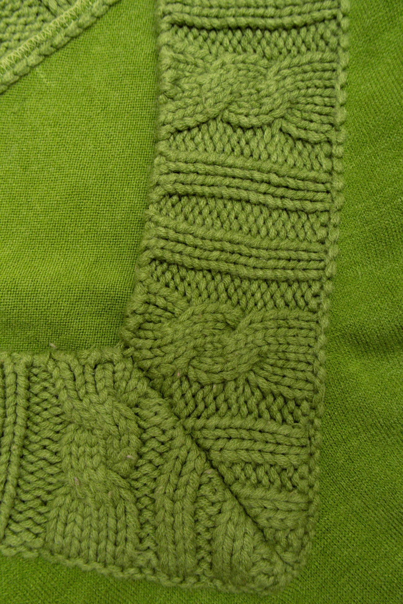 #86 Green V-Neck knit  | Size 12 | C. 152