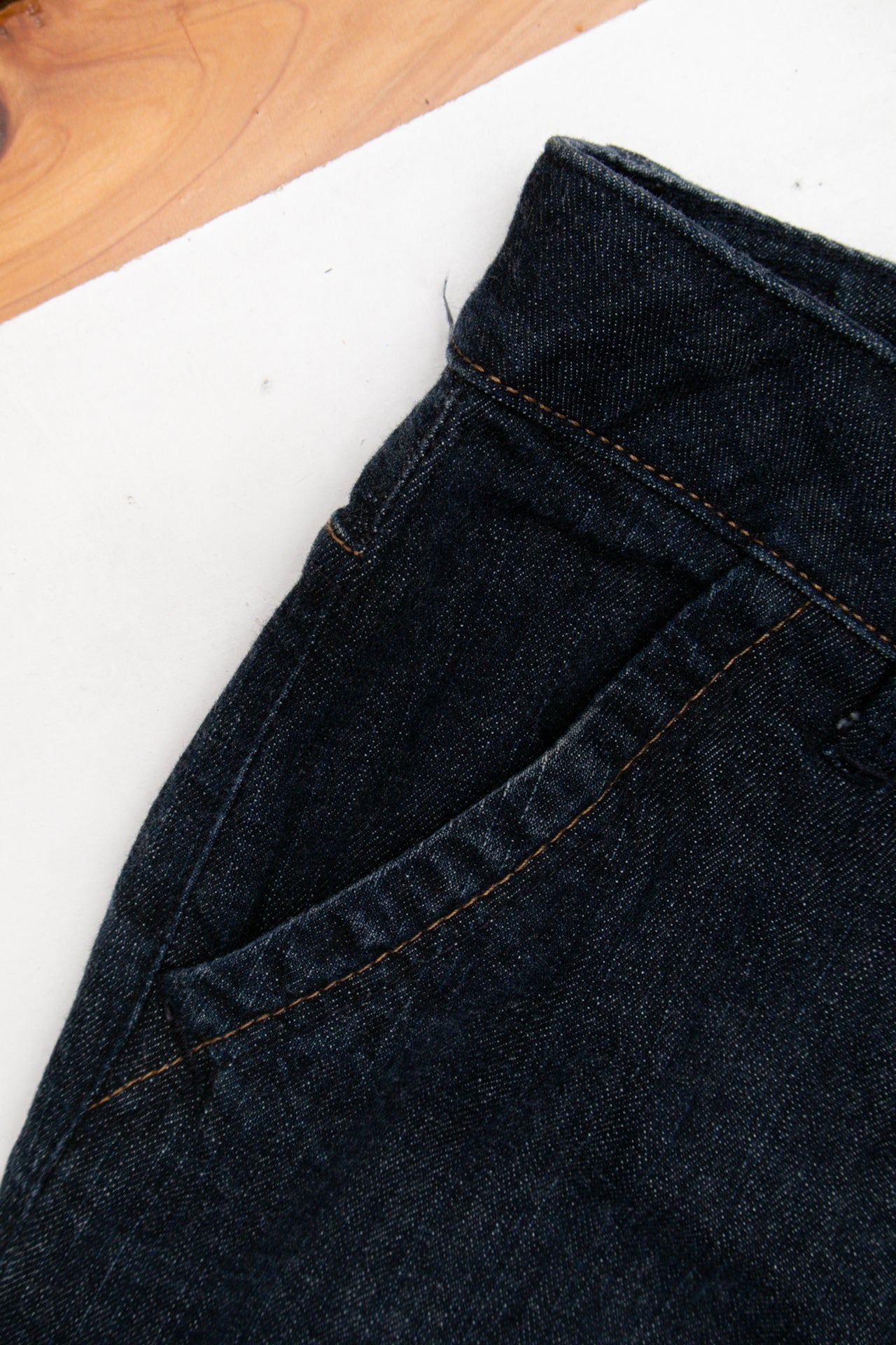 #116 Guess Dark-wash flared jeans | Size 10 | C. 152