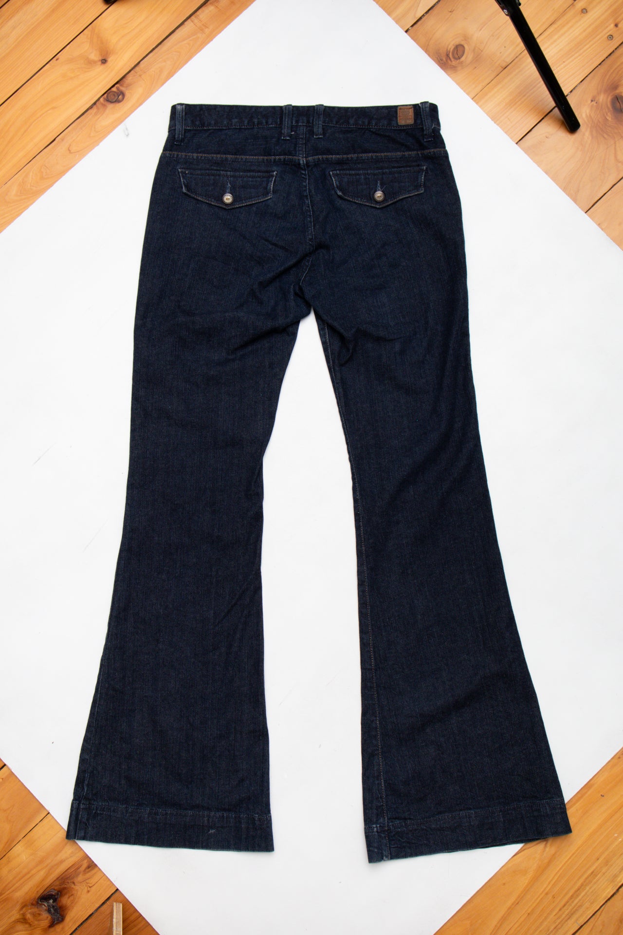 #116 Guess Dark-wash flared jeans | Size 10 | C. 152