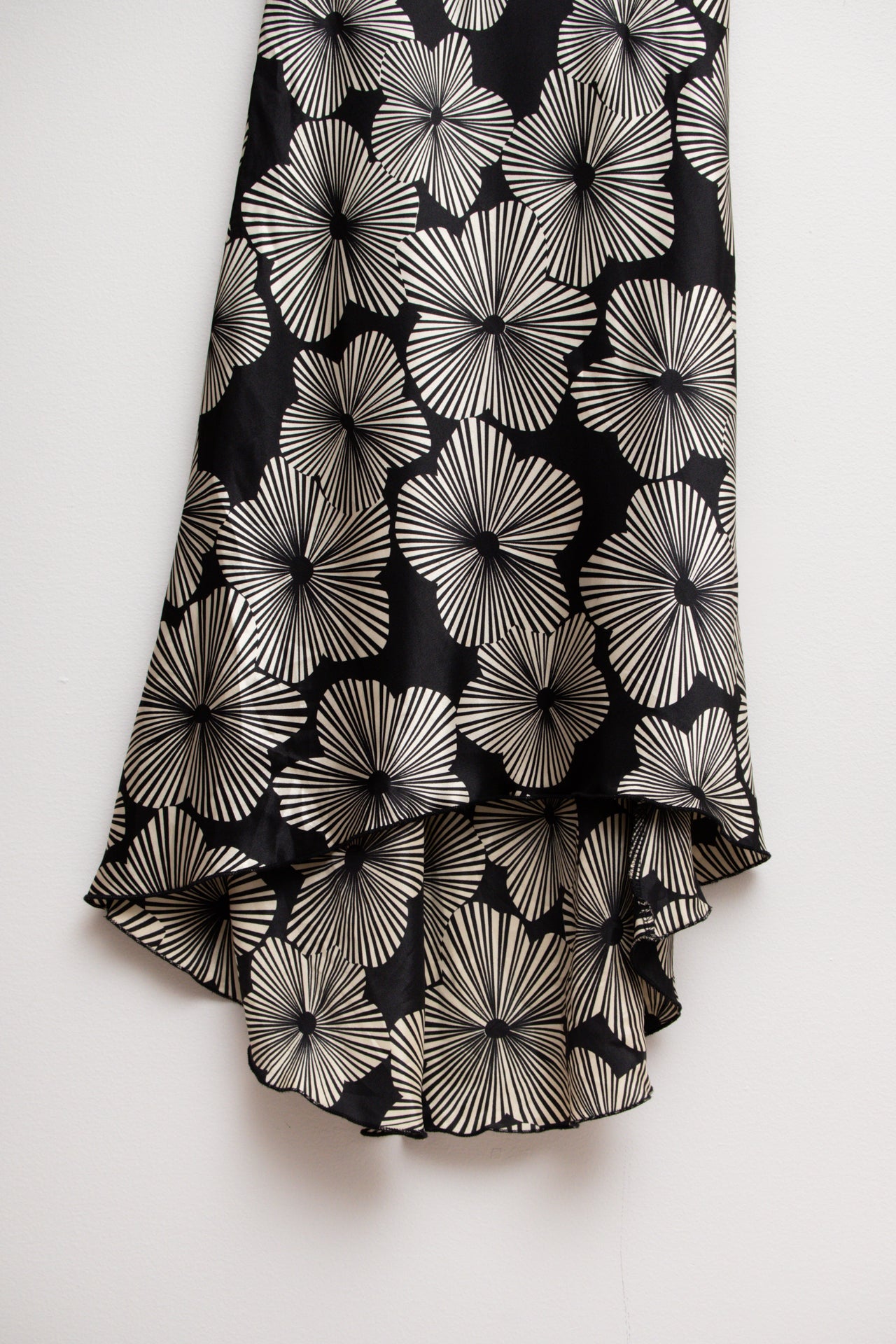#122 A. Byer flower print satin midi | Size 8 | C. 152