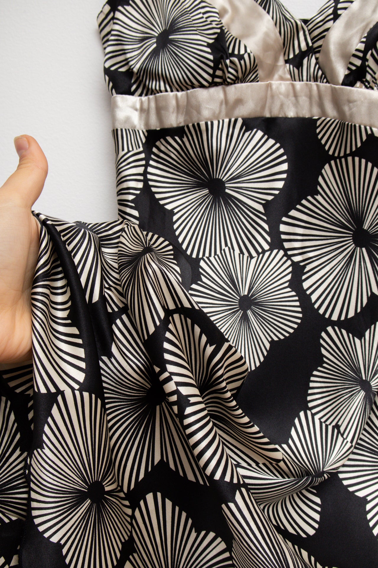 #122 A. Byer flower print satin midi | Size 8 | C. 152