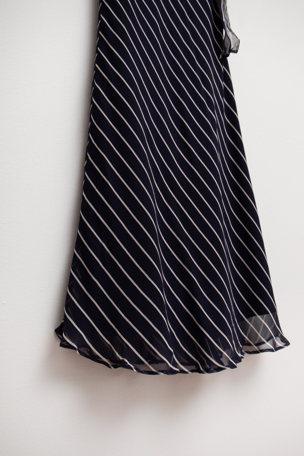 #135 USA Laundry silk sheer midi *Navy | Size 8 | C. 152