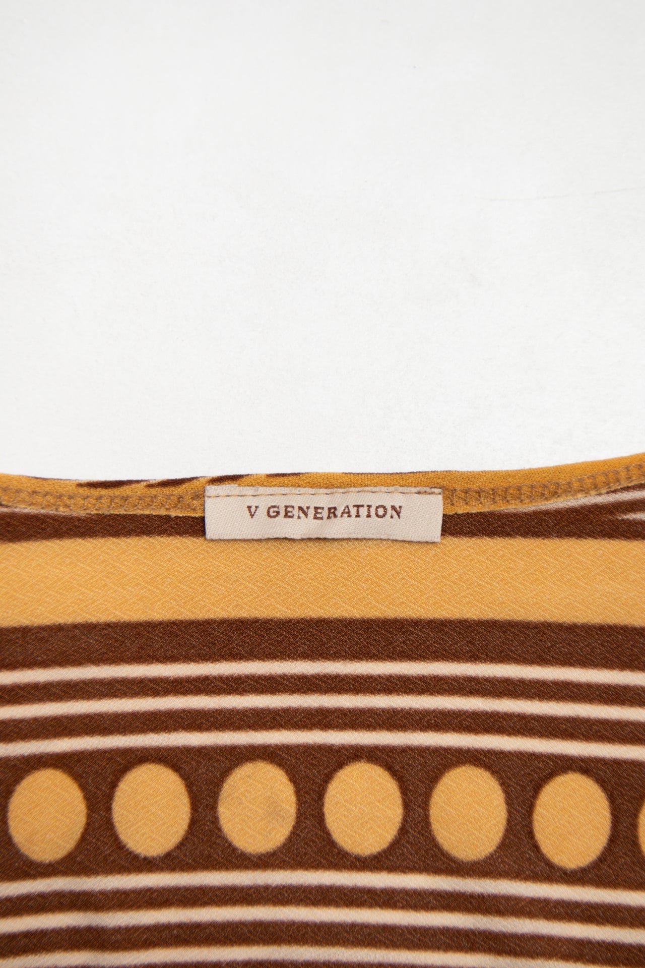 #07 V Generation faux wrap graphic top | c. 159 | size 10
