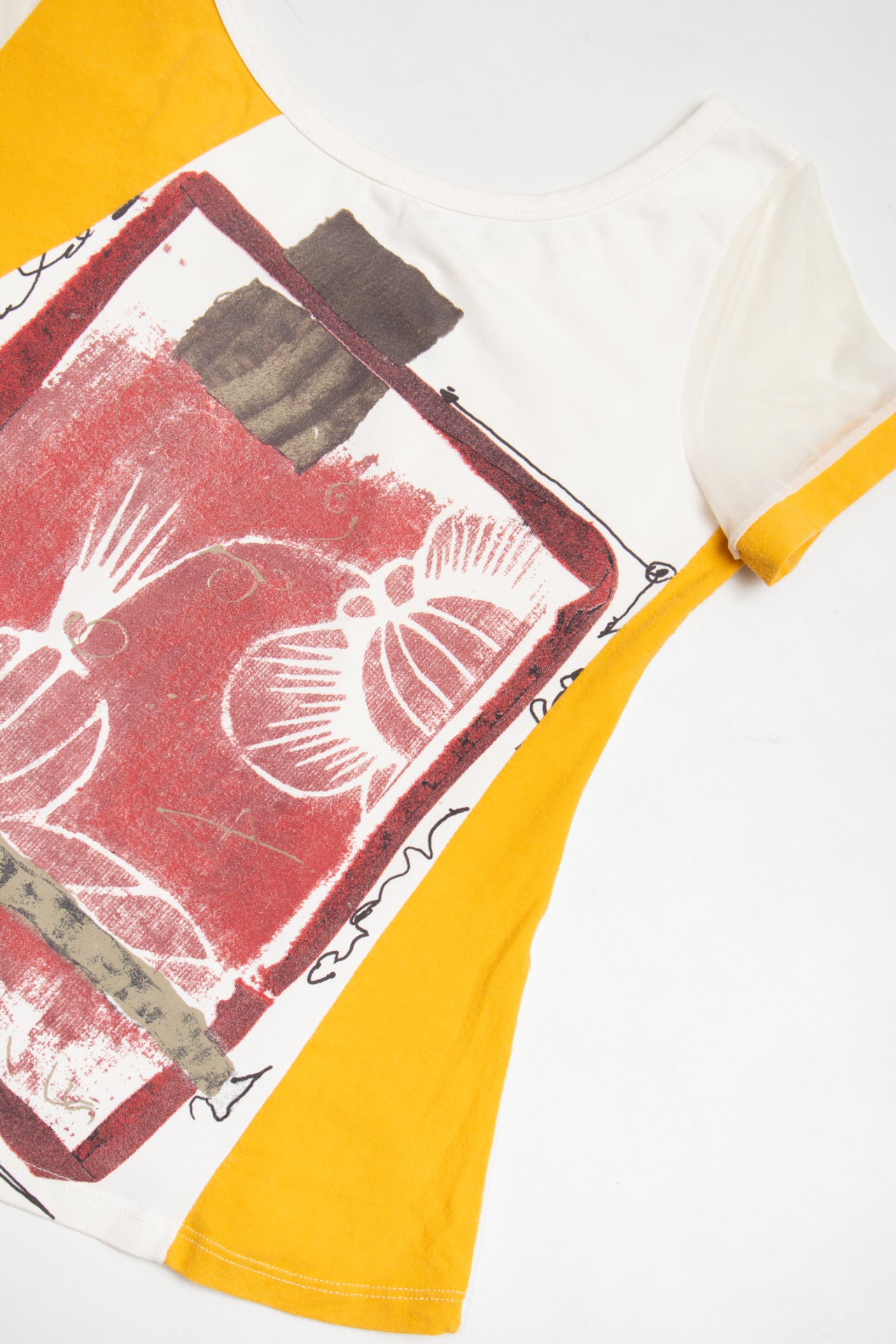 #17 STQ yellow/white graphic print baby tee | c. 159 | size 8