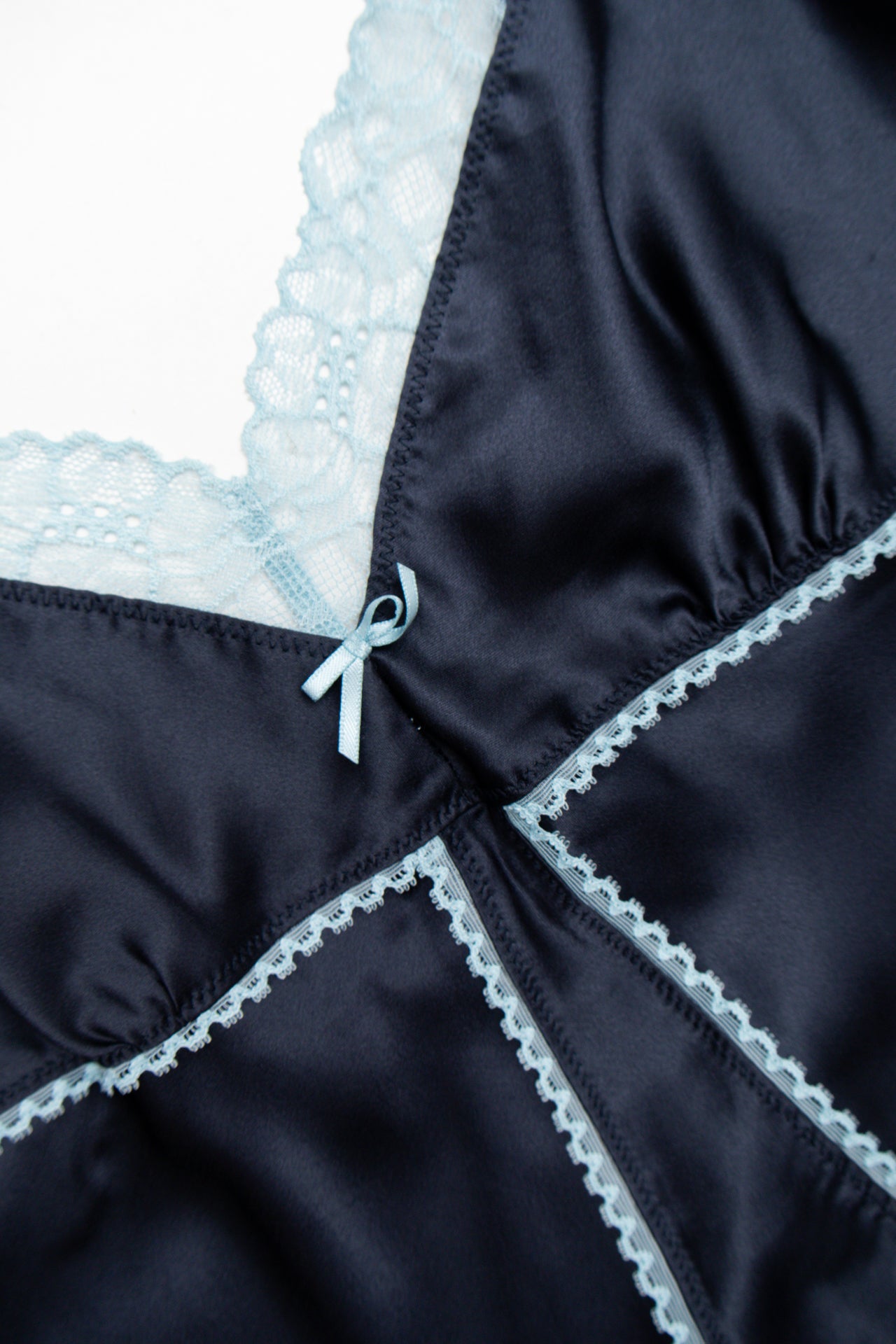 #151 Victoria's Secret Angels satin cami w lace trim | Size 6 | C. 152