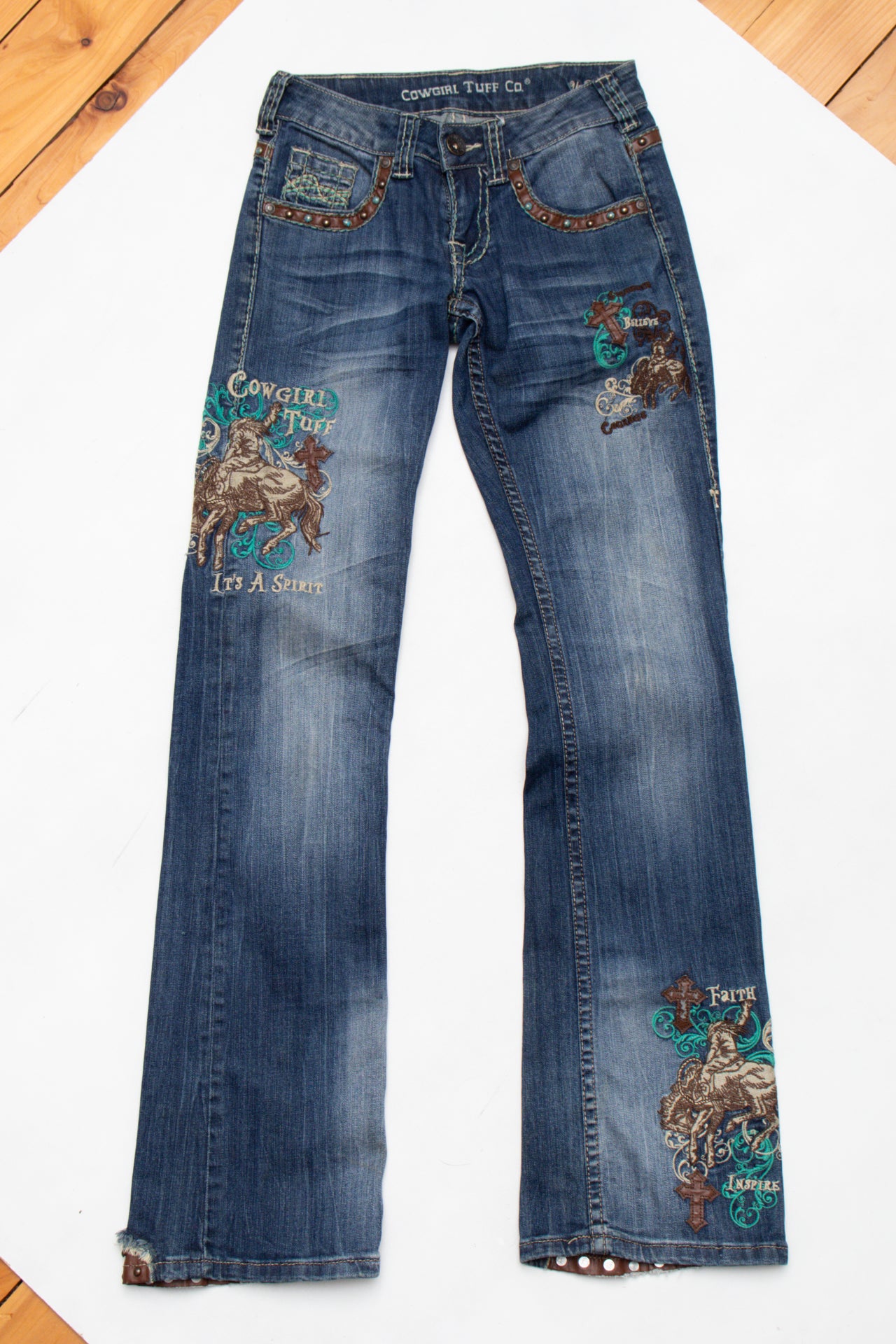 #168 Cowgirl Tuff embroidered studded bootcut jeans | Size 6 | C. 152