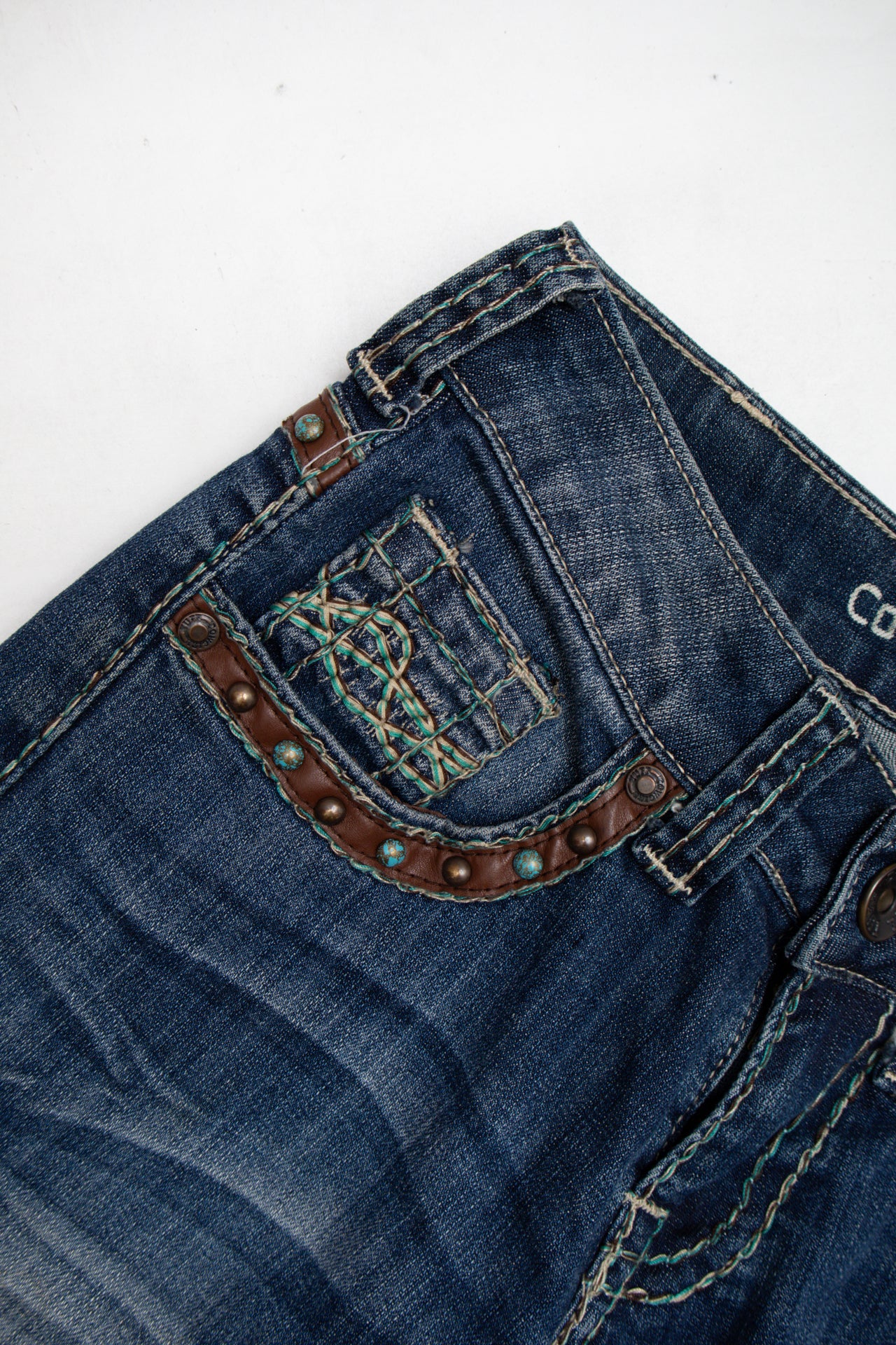 #168 Cowgirl Tuff embroidered studded bootcut jeans | Size 6 | C. 152